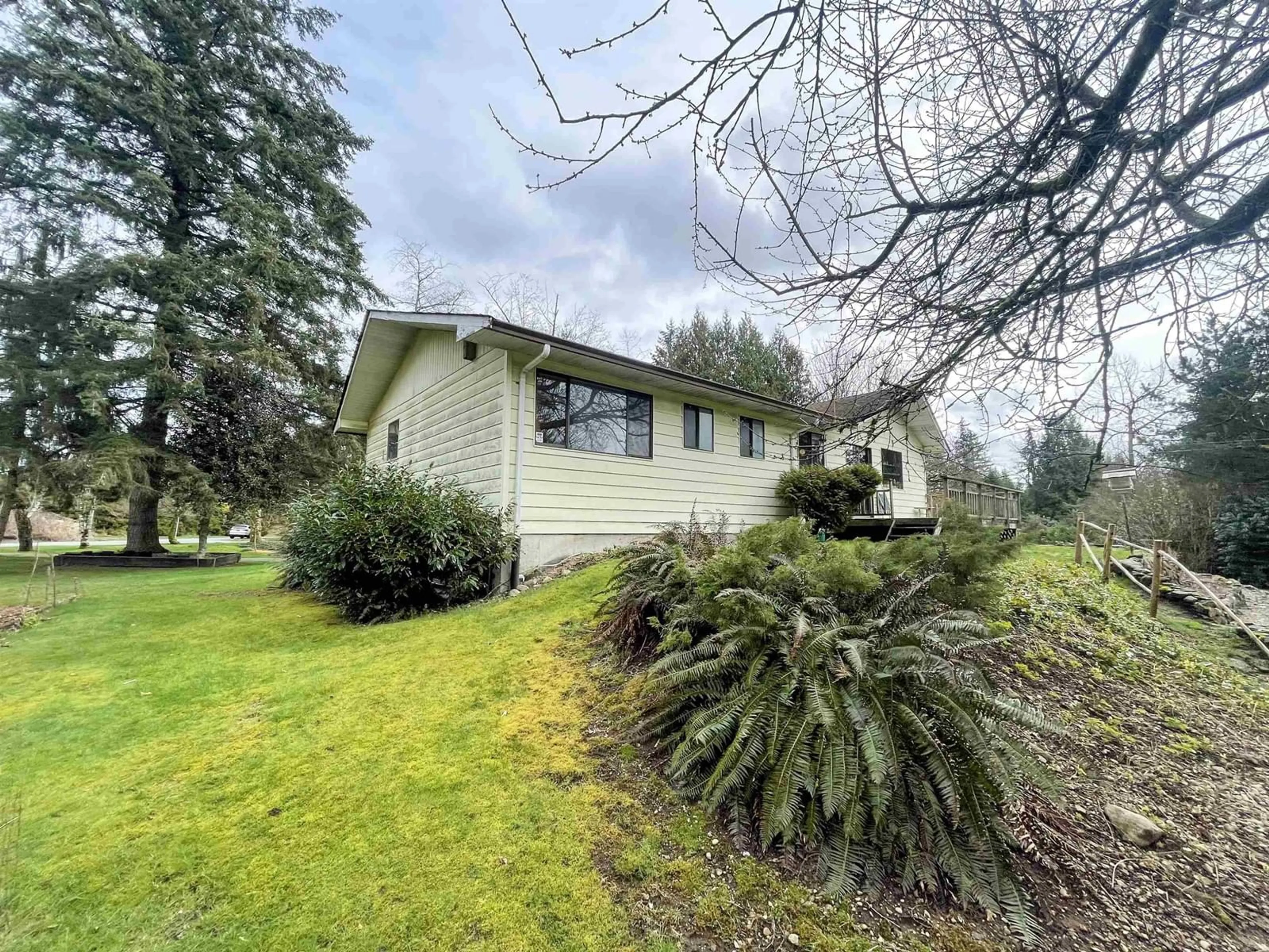 A pic from outside/outdoor area/front of a property/back of a property/a pic from drone, unknown for 9335 178, Surrey British Columbia V4N3W4