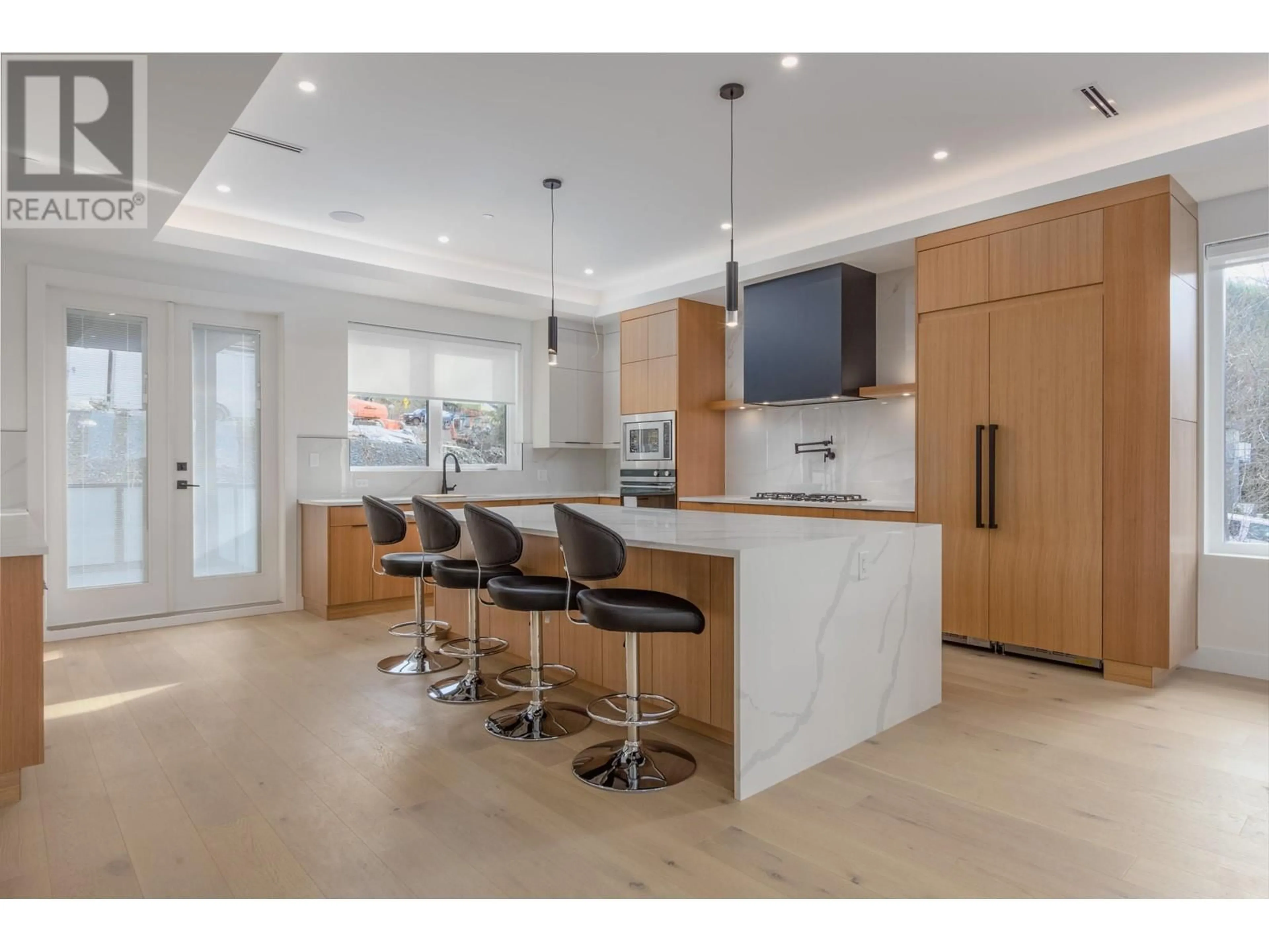 Contemporary kitchen, unknown for 4 - 3385 MAMQUAM ROAD, Squamish British Columbia V8B0E3