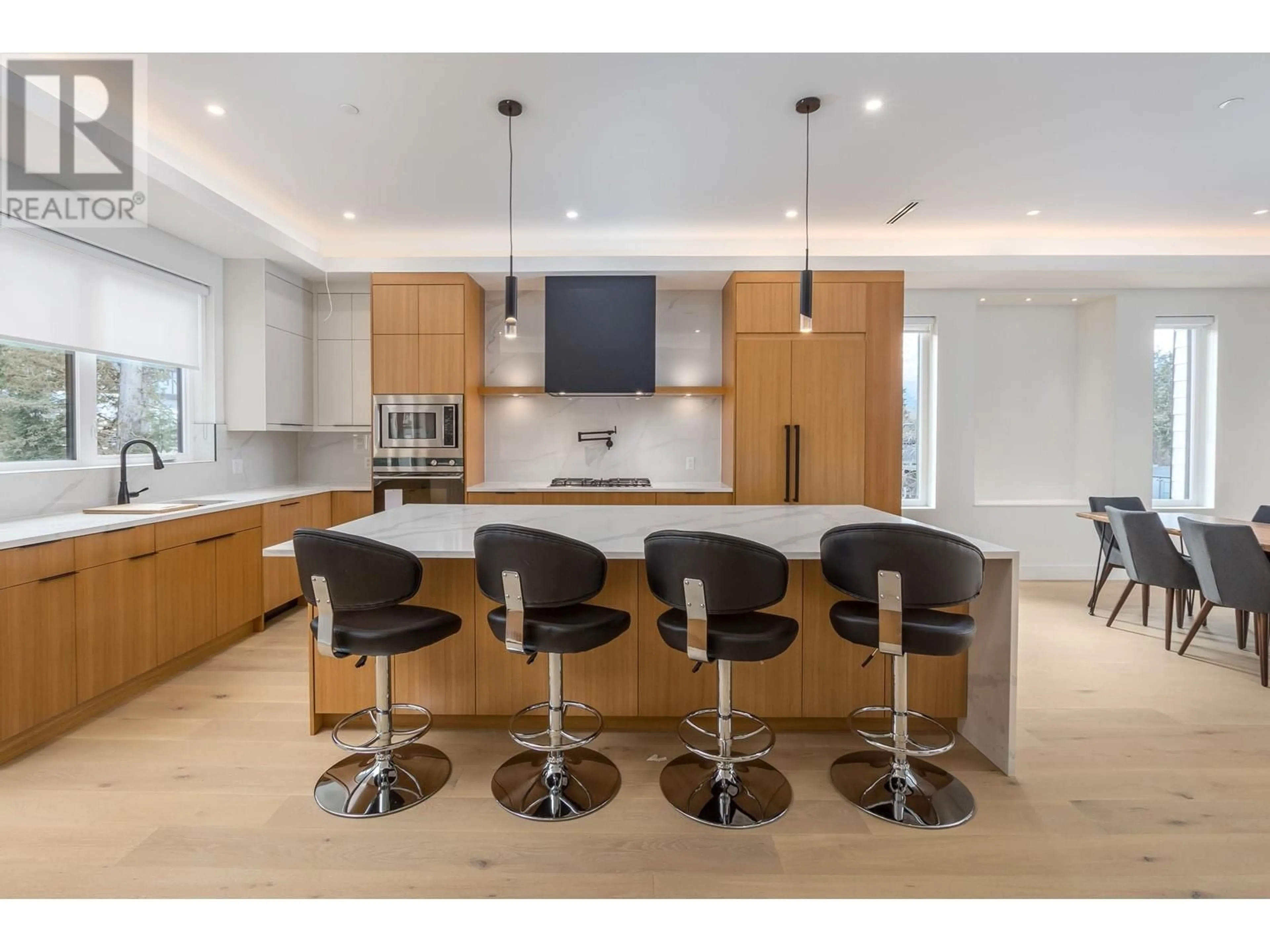 Open concept kitchen, wood/laminate floor for 4 - 3385 MAMQUAM ROAD, Squamish British Columbia V8B0E3