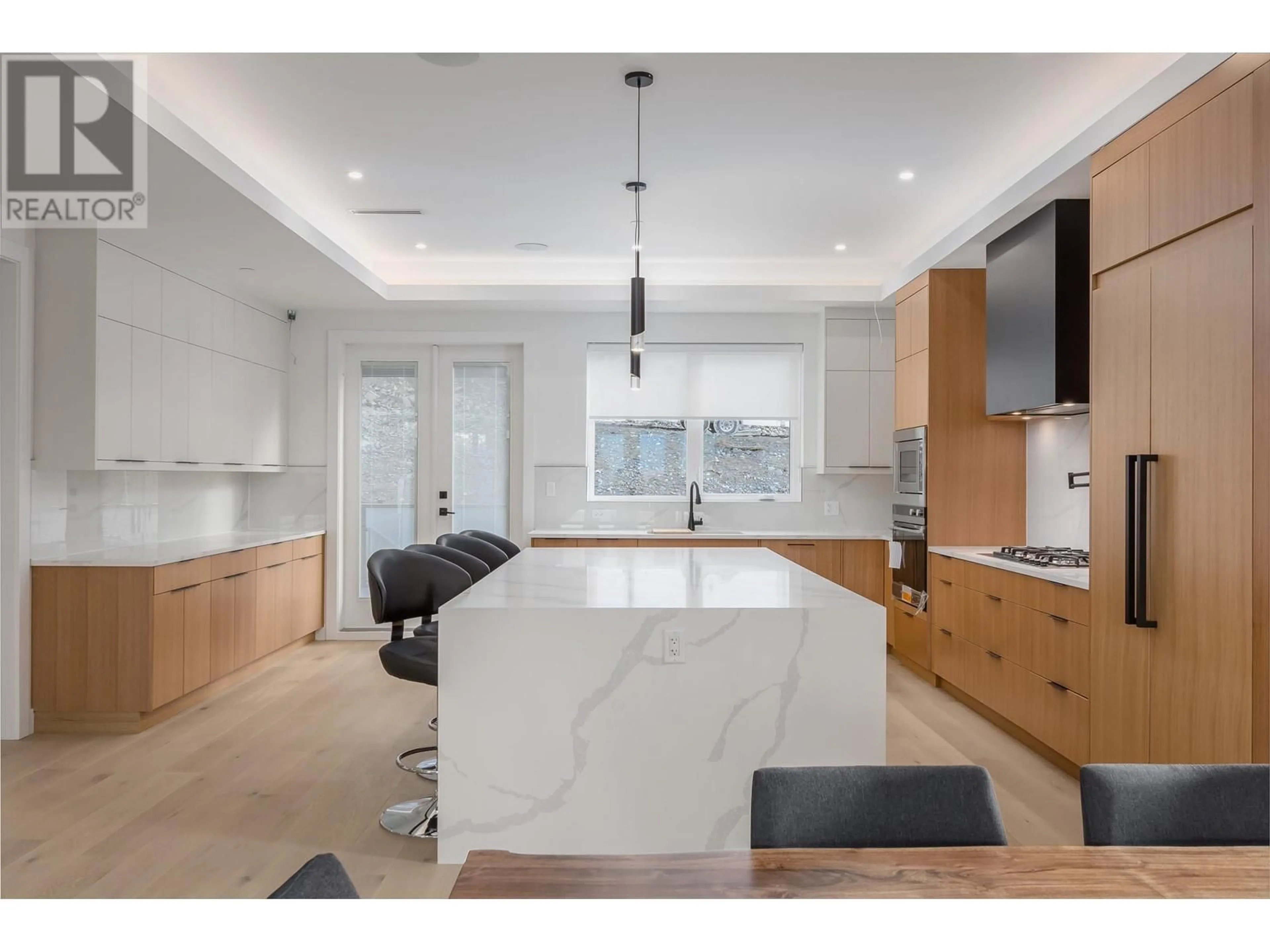 Contemporary kitchen, unknown for 4 - 3385 MAMQUAM ROAD, Squamish British Columbia V8B0E3