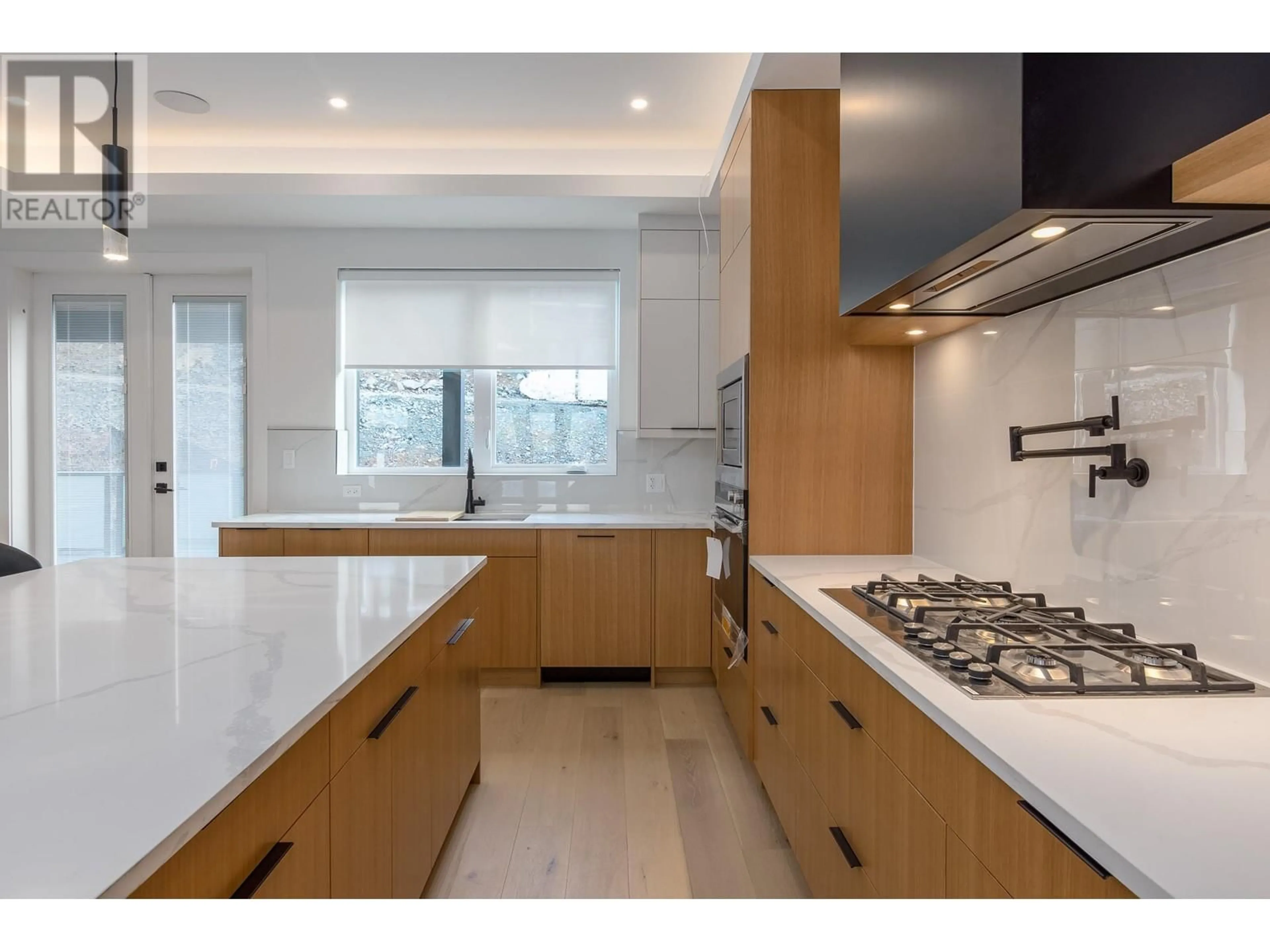 Contemporary kitchen, unknown for 4 - 3385 MAMQUAM ROAD, Squamish British Columbia V8B0E3