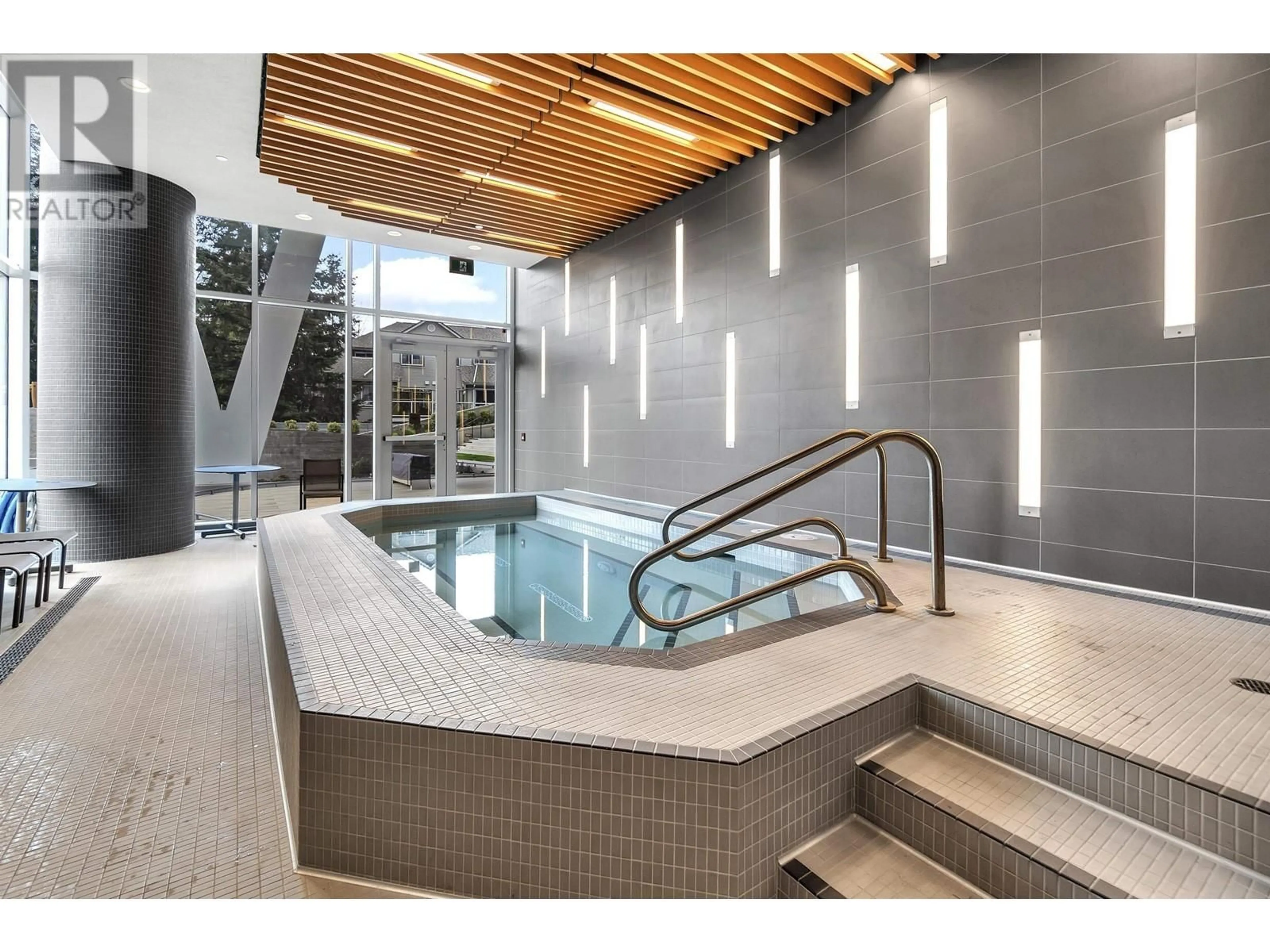 Pool for 1405 - 200 KLAHANIE COURT, West Vancouver British Columbia V7P0E4