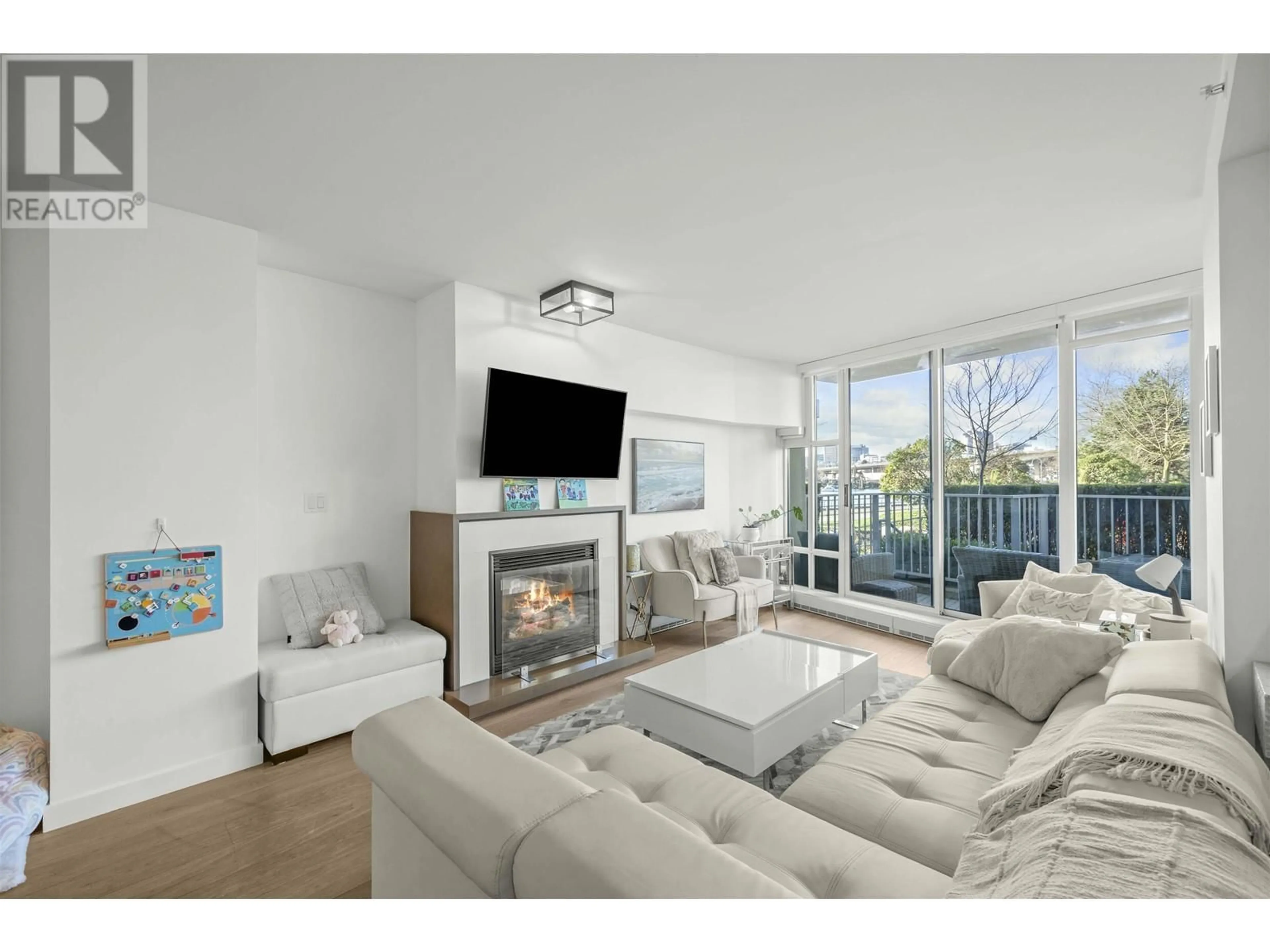 Living room with furniture, unknown for 106 - 8 SMITHE MEWS, Vancouver British Columbia V6B0A5