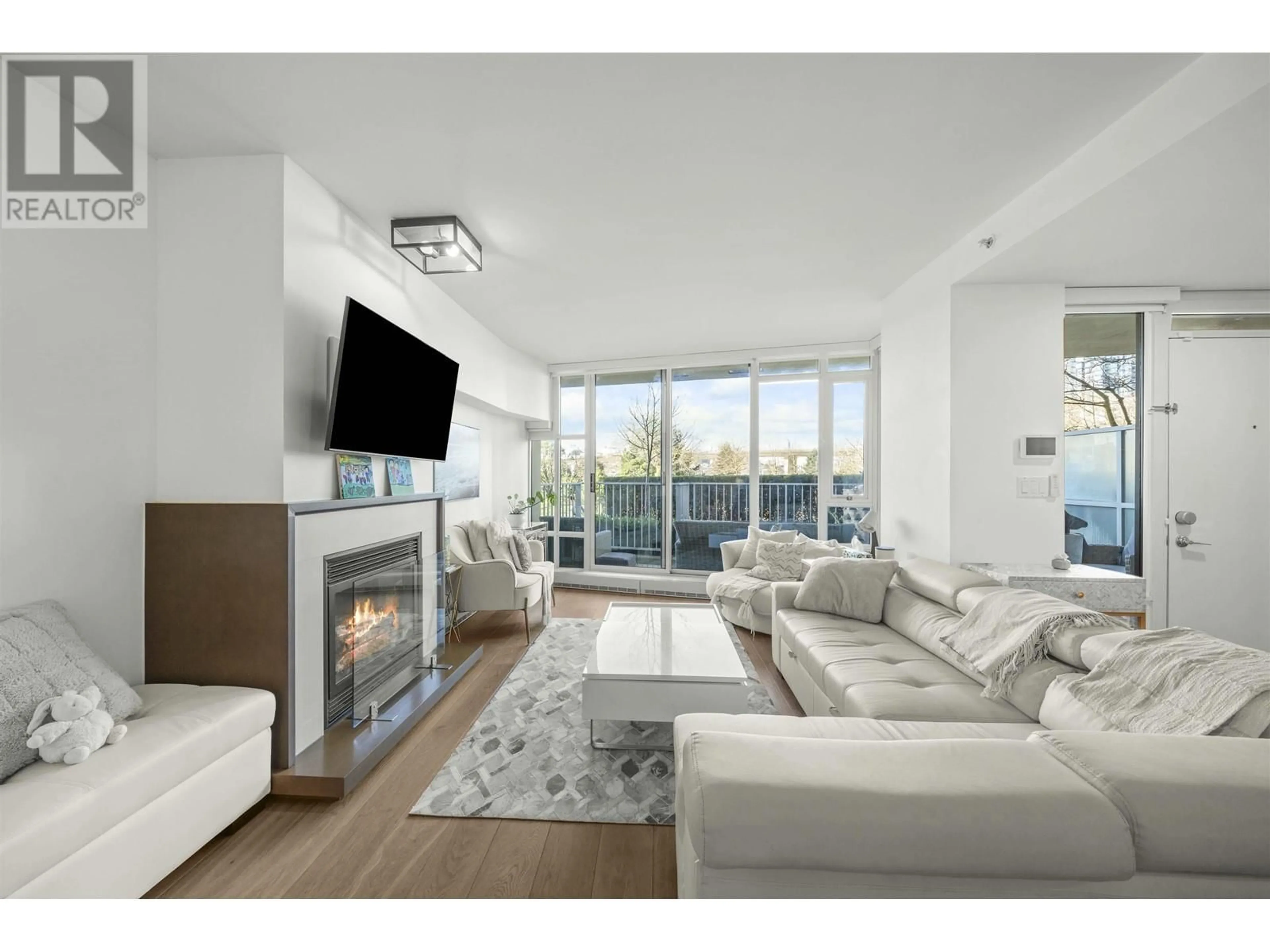Living room with furniture, unknown for 106 - 8 SMITHE MEWS, Vancouver British Columbia V6B0A5