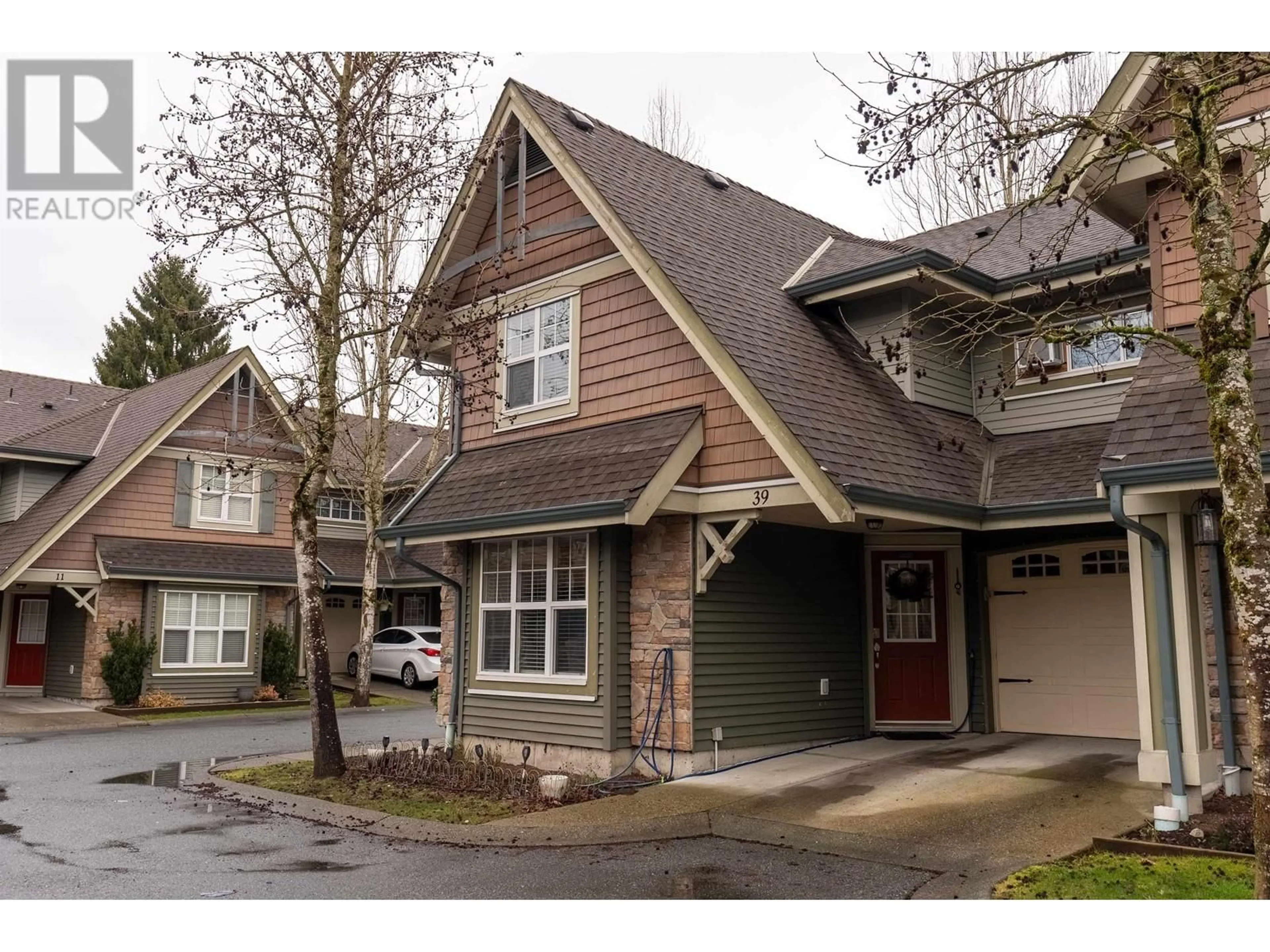 Home with vinyl exterior material, street for 39 - 22977 116 AVENUE, Maple Ridge British Columbia V2X9A8