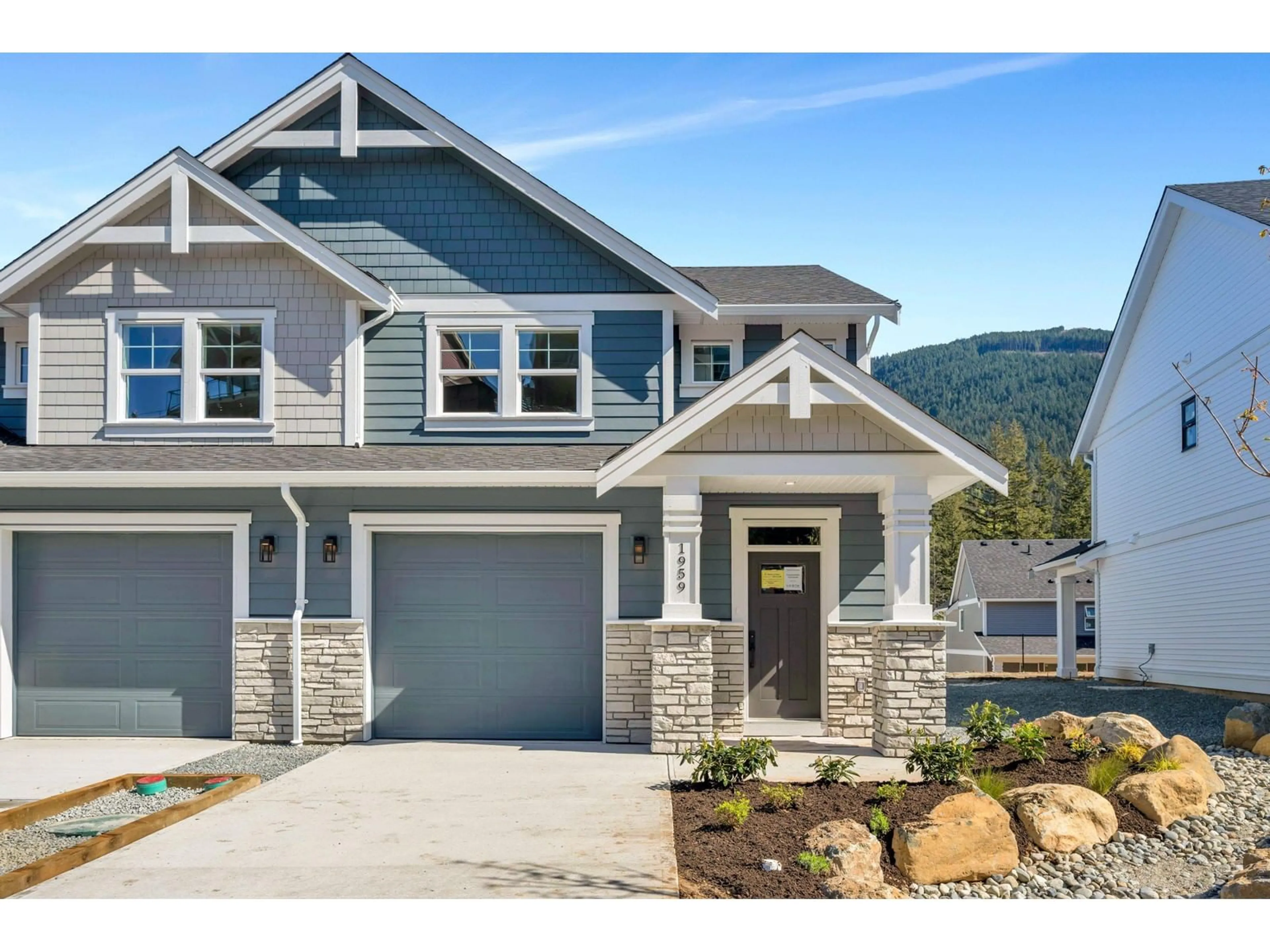 Home with vinyl exterior material, mountain view for 1959 WOODSIDE BOULEVARD, Agassiz British Columbia V0M1A1