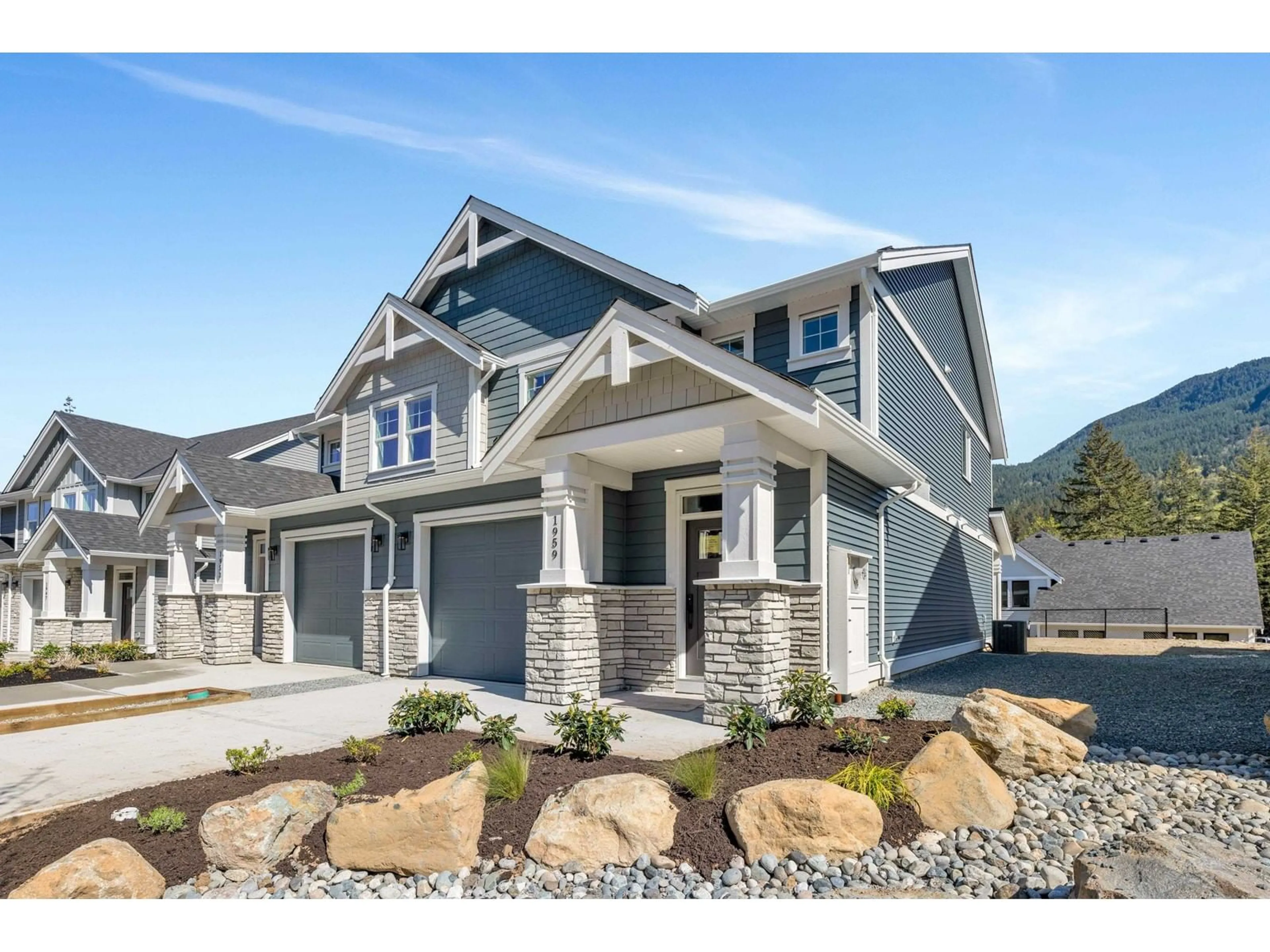 Home with vinyl exterior material, mountain view for 1959 WOODSIDE BOULEVARD, Agassiz British Columbia V0M1A1