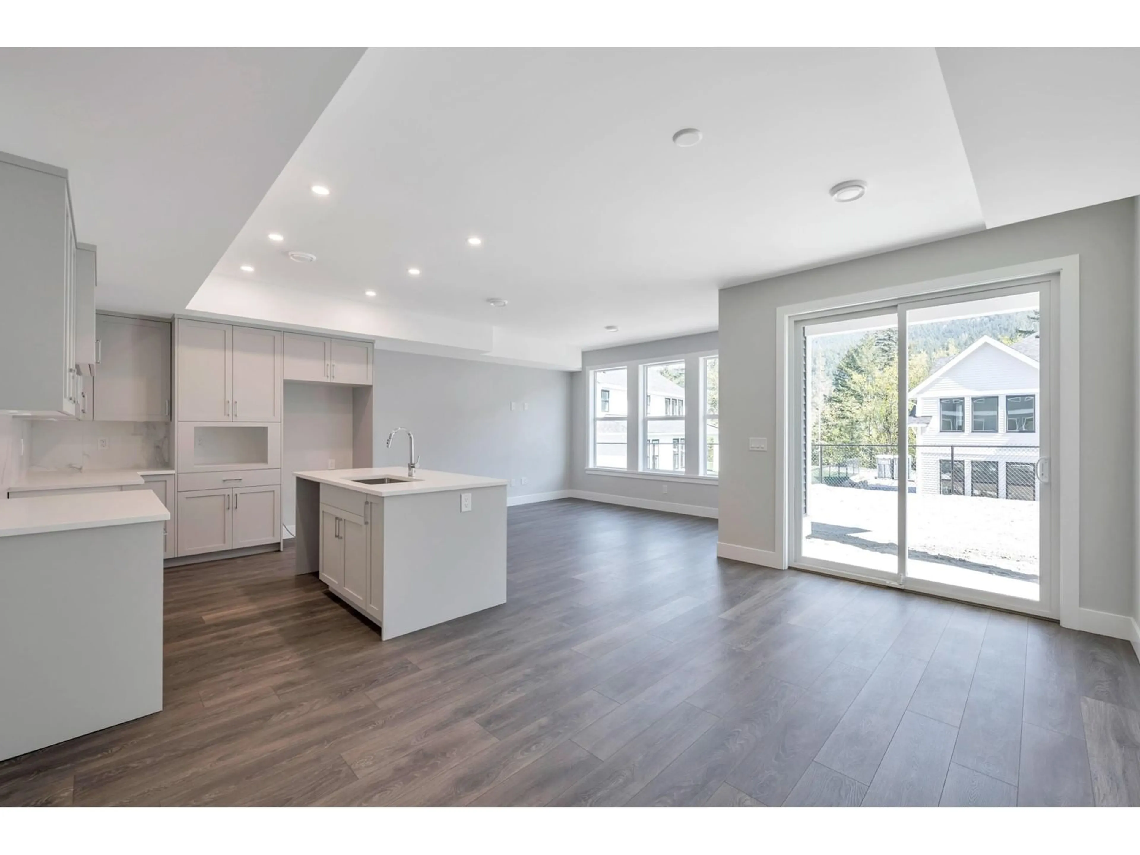 Open concept kitchen, wood/laminate floor for 1959 WOODSIDE BOULEVARD, Agassiz British Columbia V0M1A1