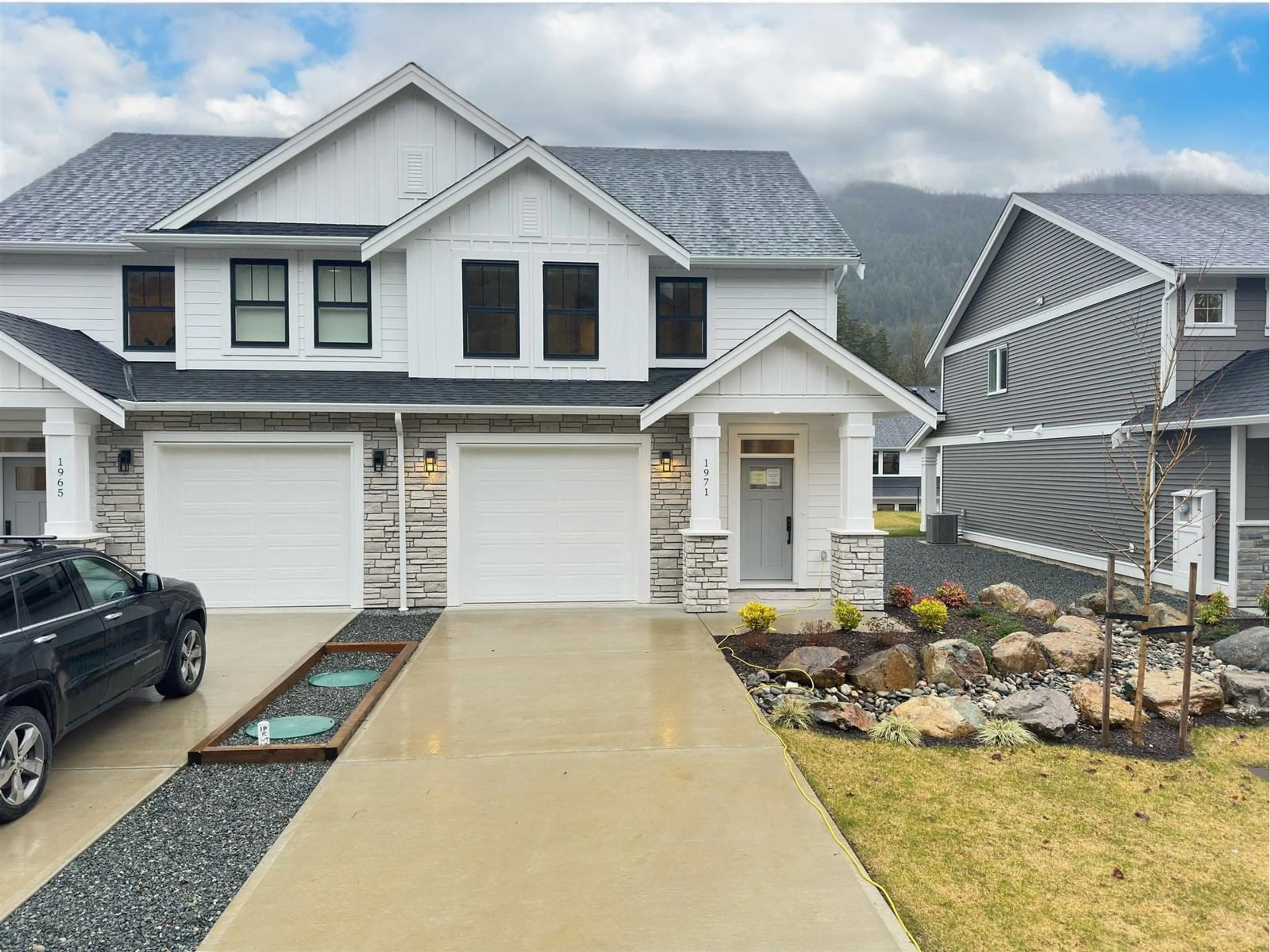 Home with vinyl exterior material, mountain view for 1971 WOODSIDE BOULEVARD, Agassiz British Columbia V0M1A1