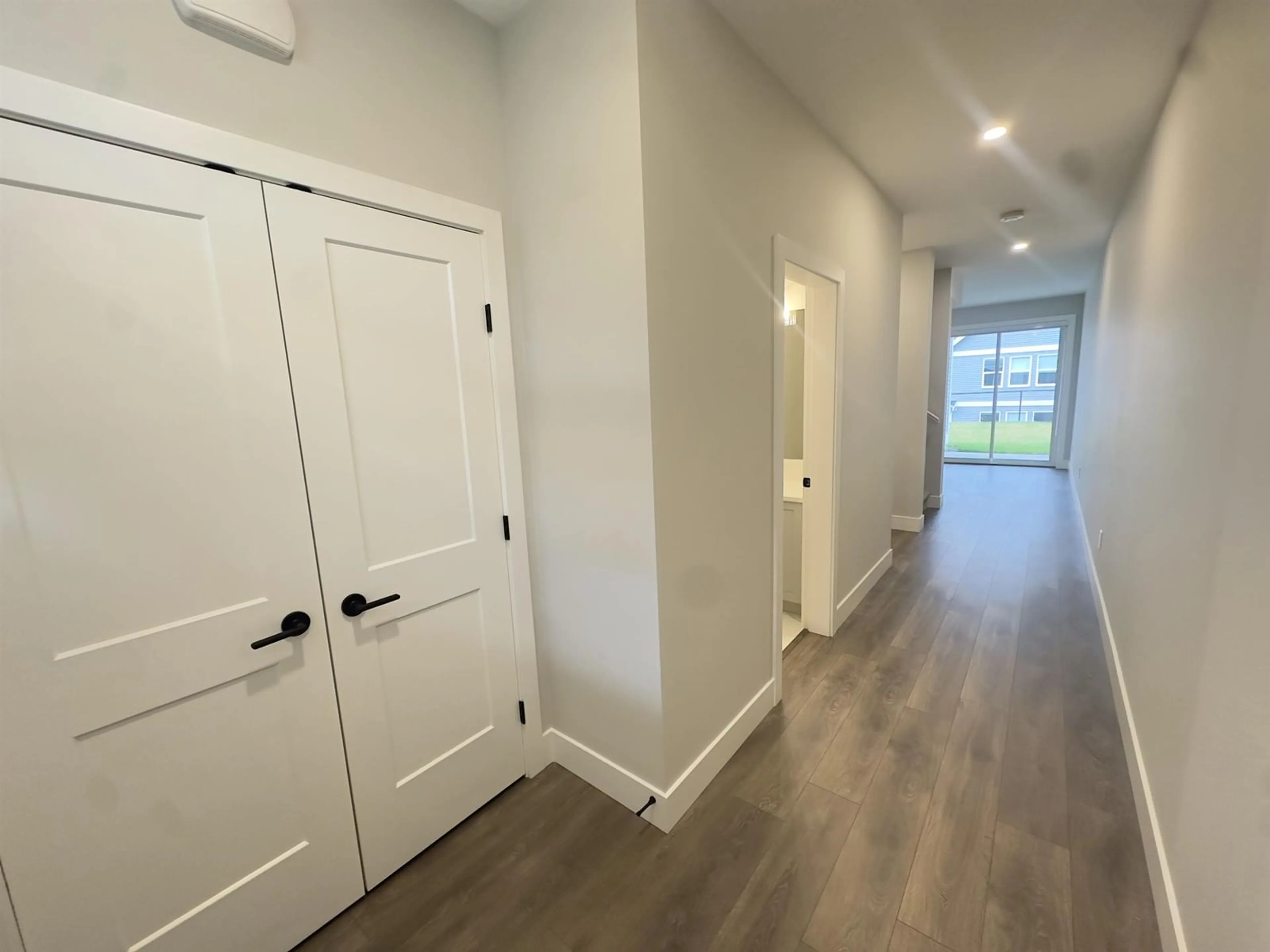 Indoor entryway for 1971 WOODSIDE BOULEVARD, Agassiz British Columbia V0M1A1