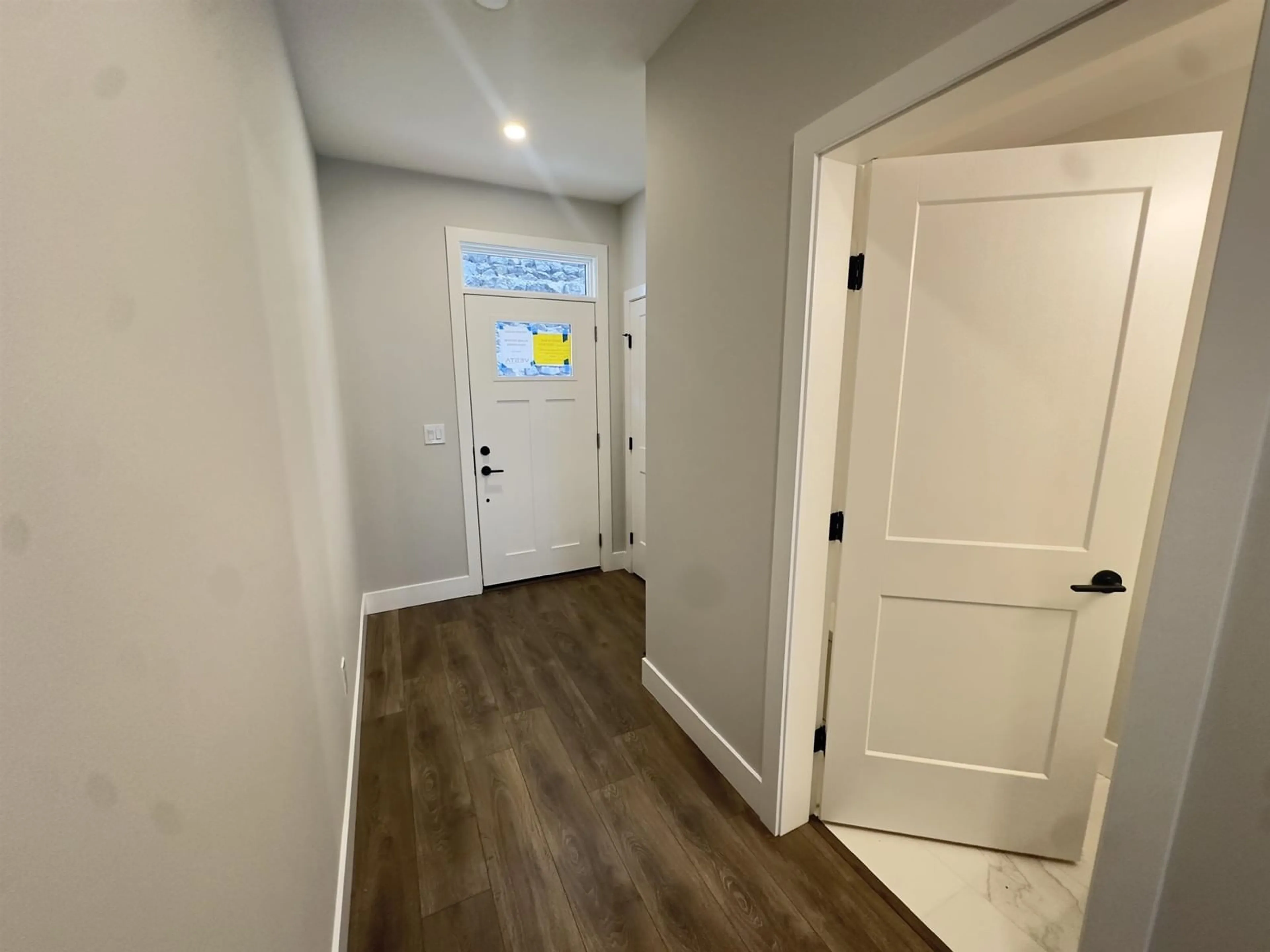 Indoor entryway for 1971 WOODSIDE BOULEVARD, Agassiz British Columbia V0M1A1