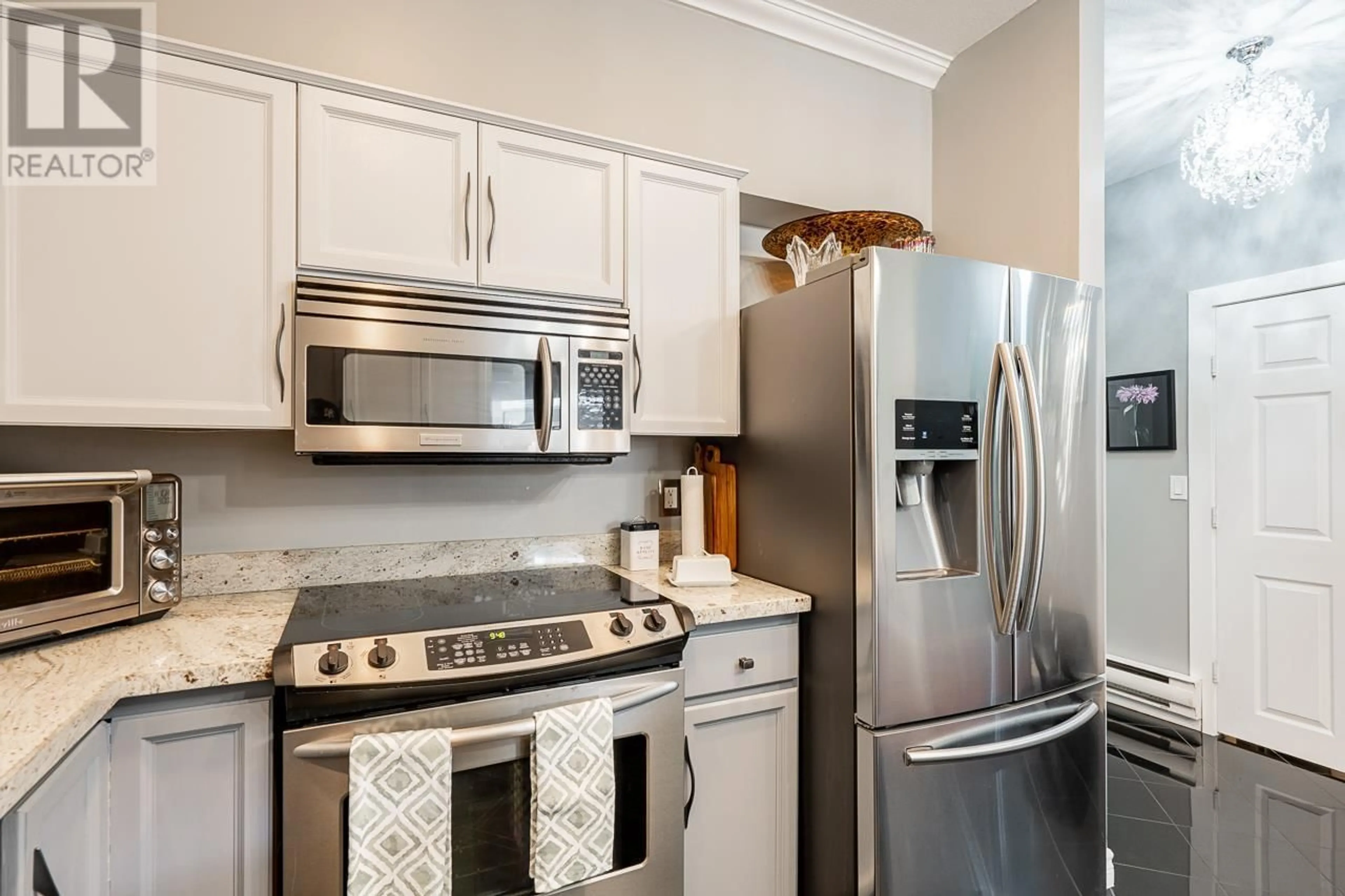Standard kitchen, unknown for 210 - 25 RICHMOND STREET, New Westminster British Columbia V3L5P9