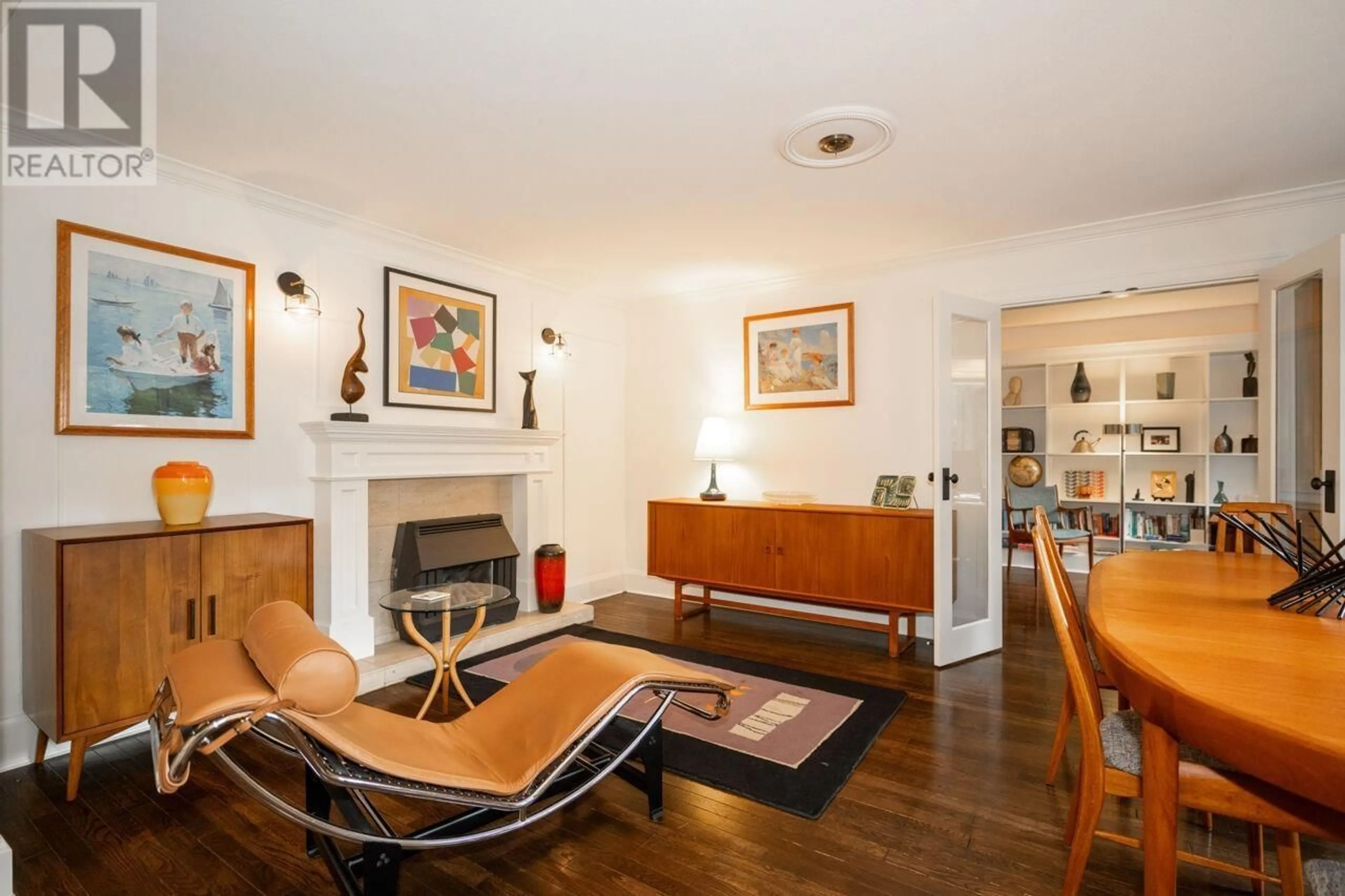 Living room with furniture, wood/laminate floor for 4850 THE DALE, West Vancouver British Columbia V7W1K3