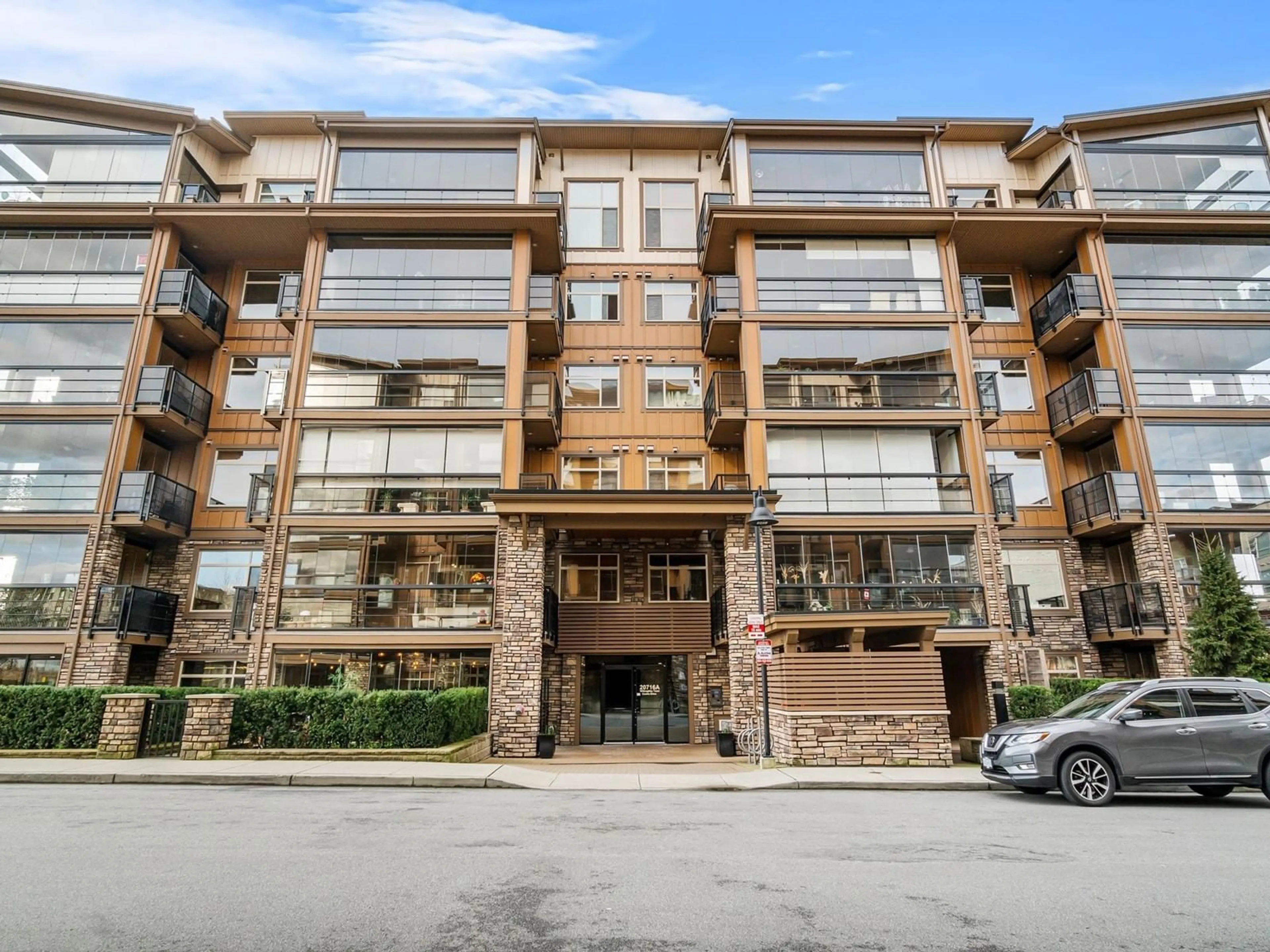 Indoor foyer for A113 - 20716 WILLOUGHBY TOWN CENTRE, Langley British Columbia V2Y3J7