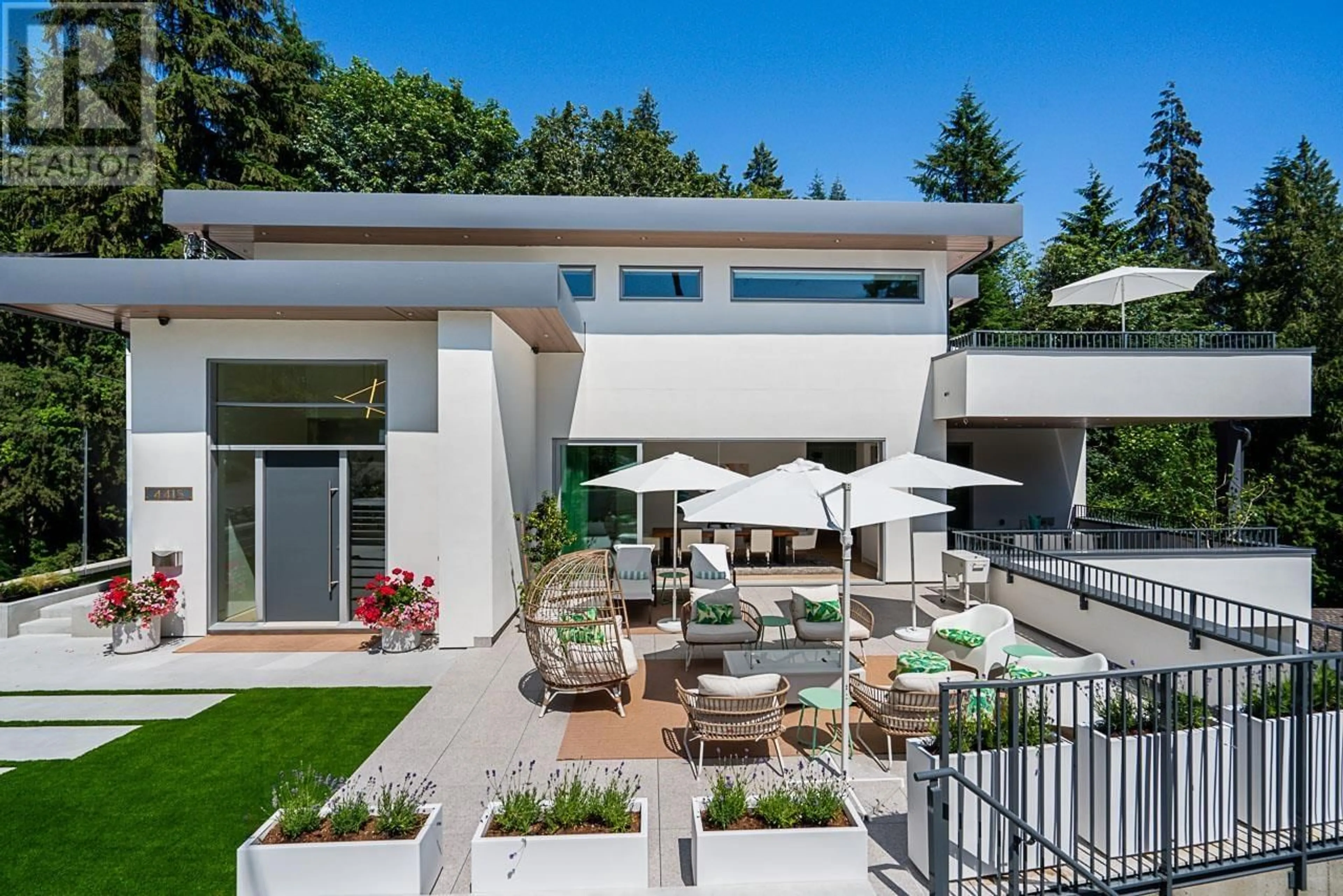 Patio, street for 4415 STONE CRESCENT, West Vancouver British Columbia V7W1B8
