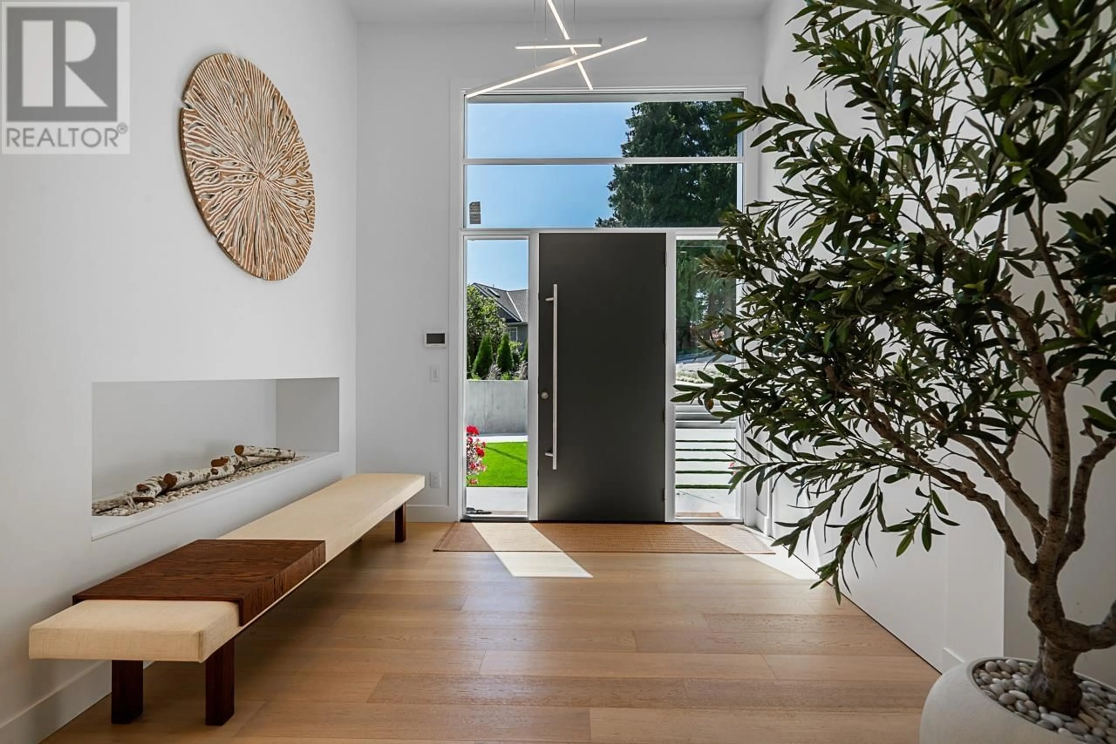 Indoor entryway for 4415 STONE CRESCENT, West Vancouver British Columbia V7W1B8