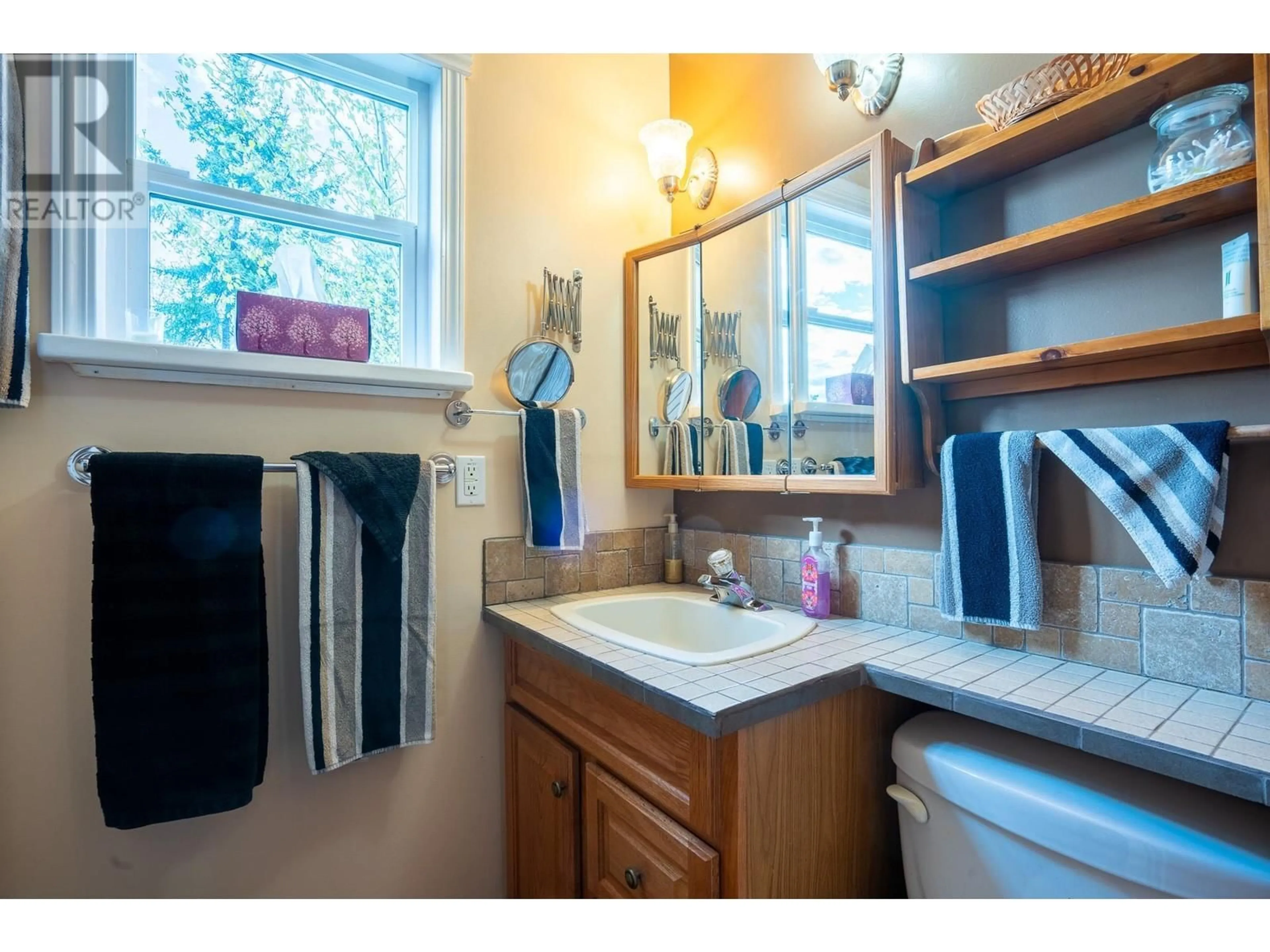 Standard bathroom, ceramic/tile floor for 52200 LLOYD DRIVE, Cluculz Lake British Columbia V0J3A3