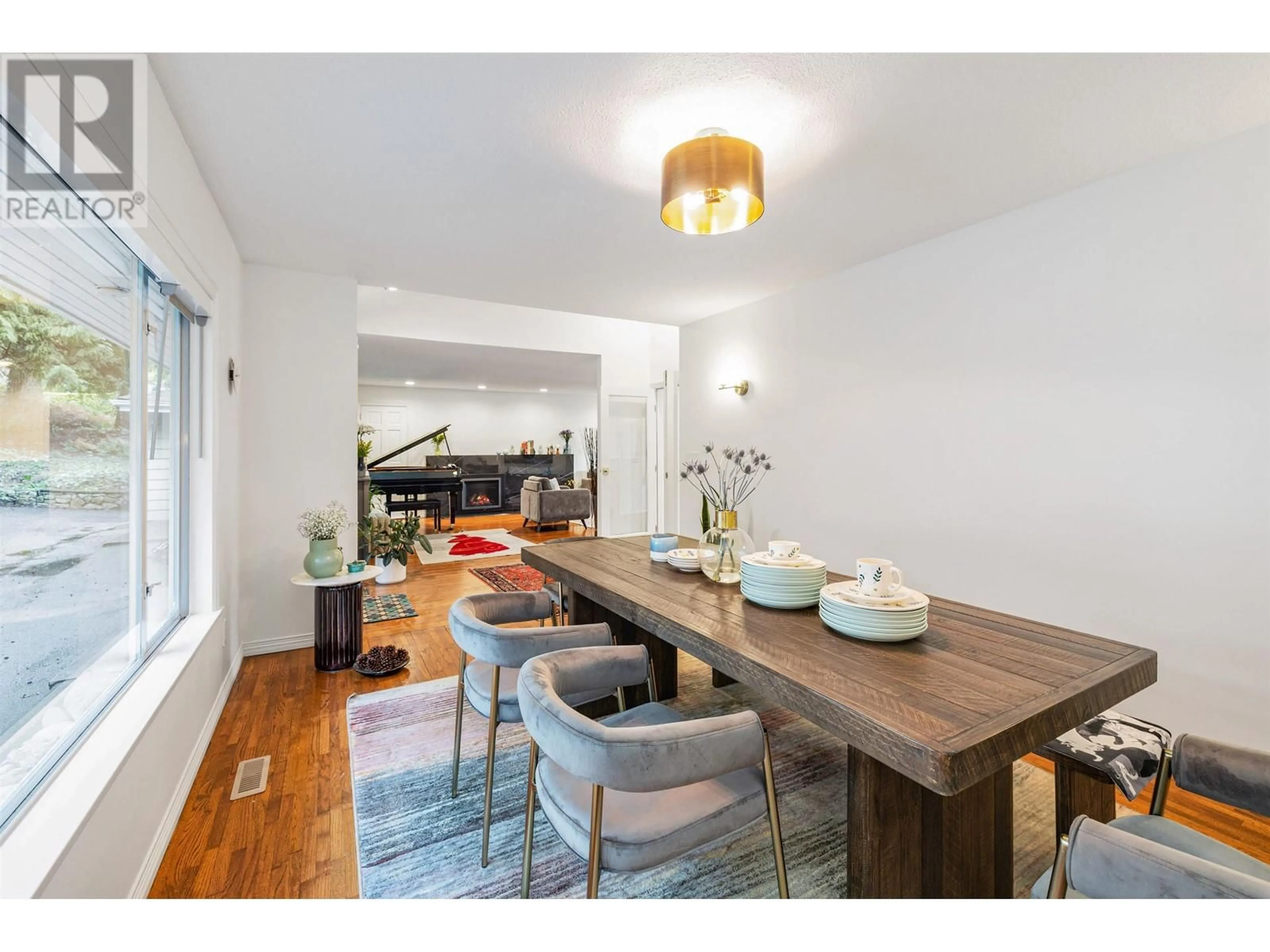 Dining room, wood/laminate floor for 417 HADDEN DRIVE, West Vancouver British Columbia V7S1G1