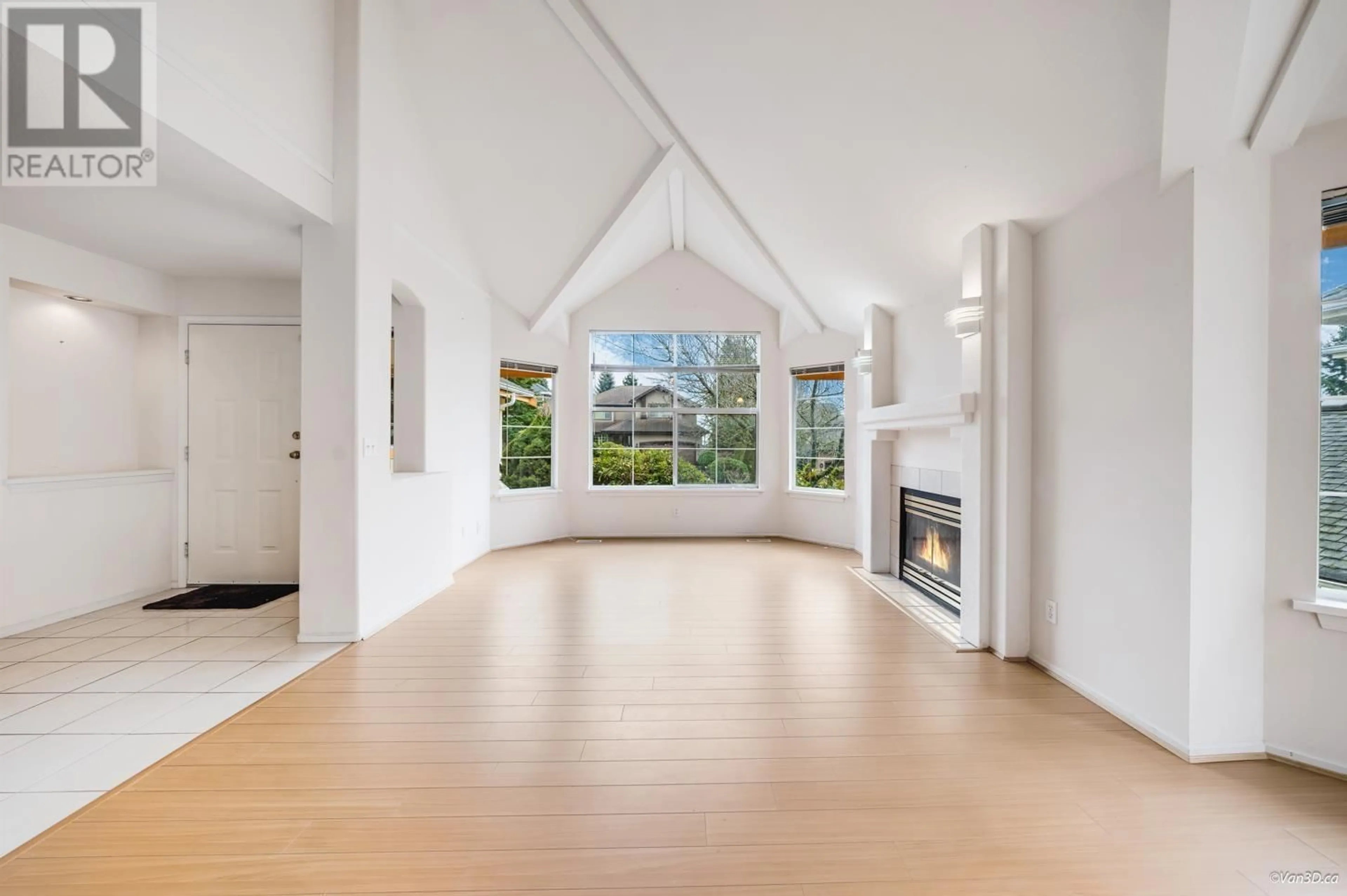 Indoor foyer for 1428 SANDSTONE CRESCENT, Coquitlam British Columbia V3E2V1