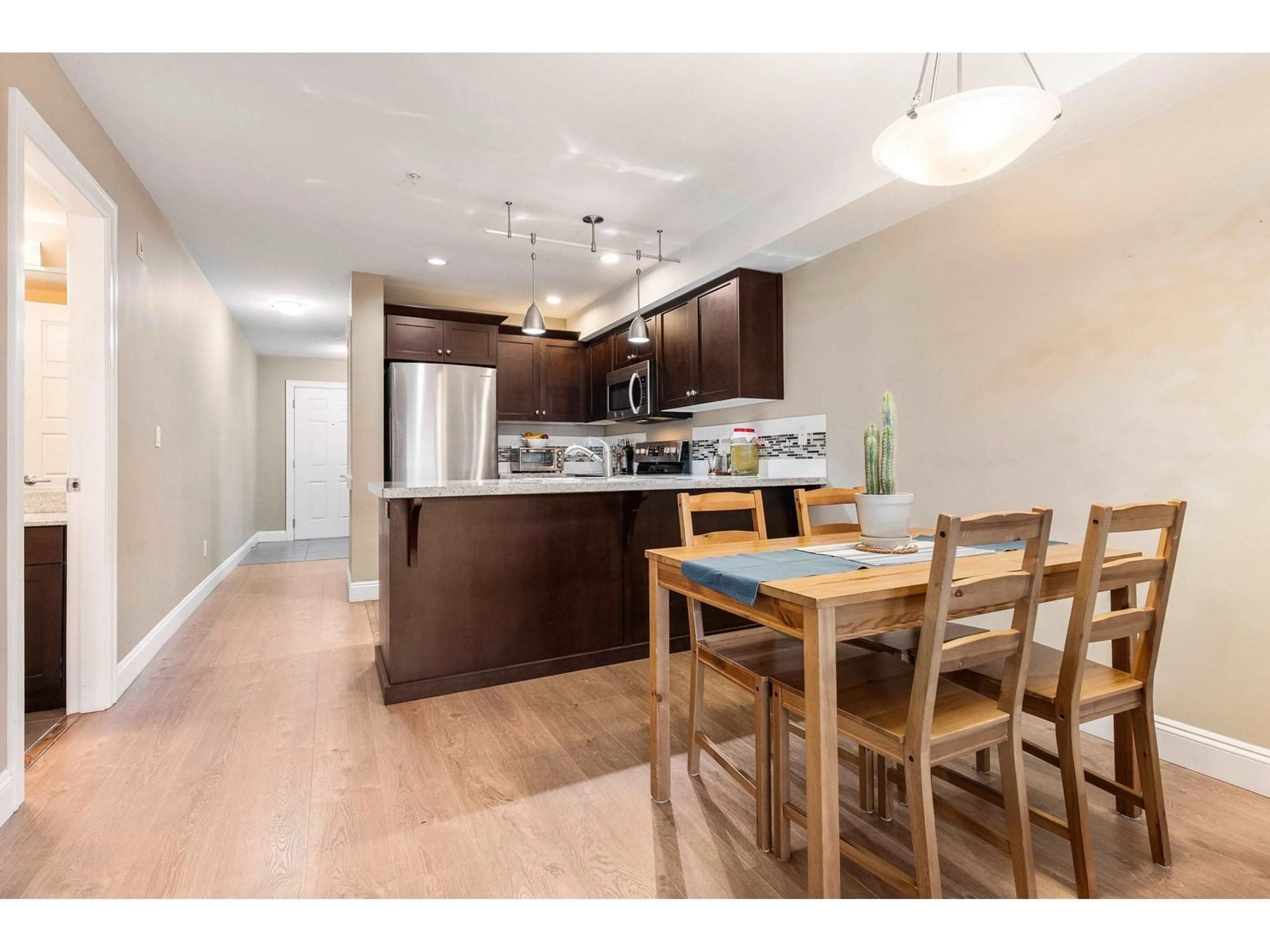 Open concept kitchen, wood/laminate floor for 312 - 45640 ALMA AVENUE, Chilliwack British Columbia V2R0P8