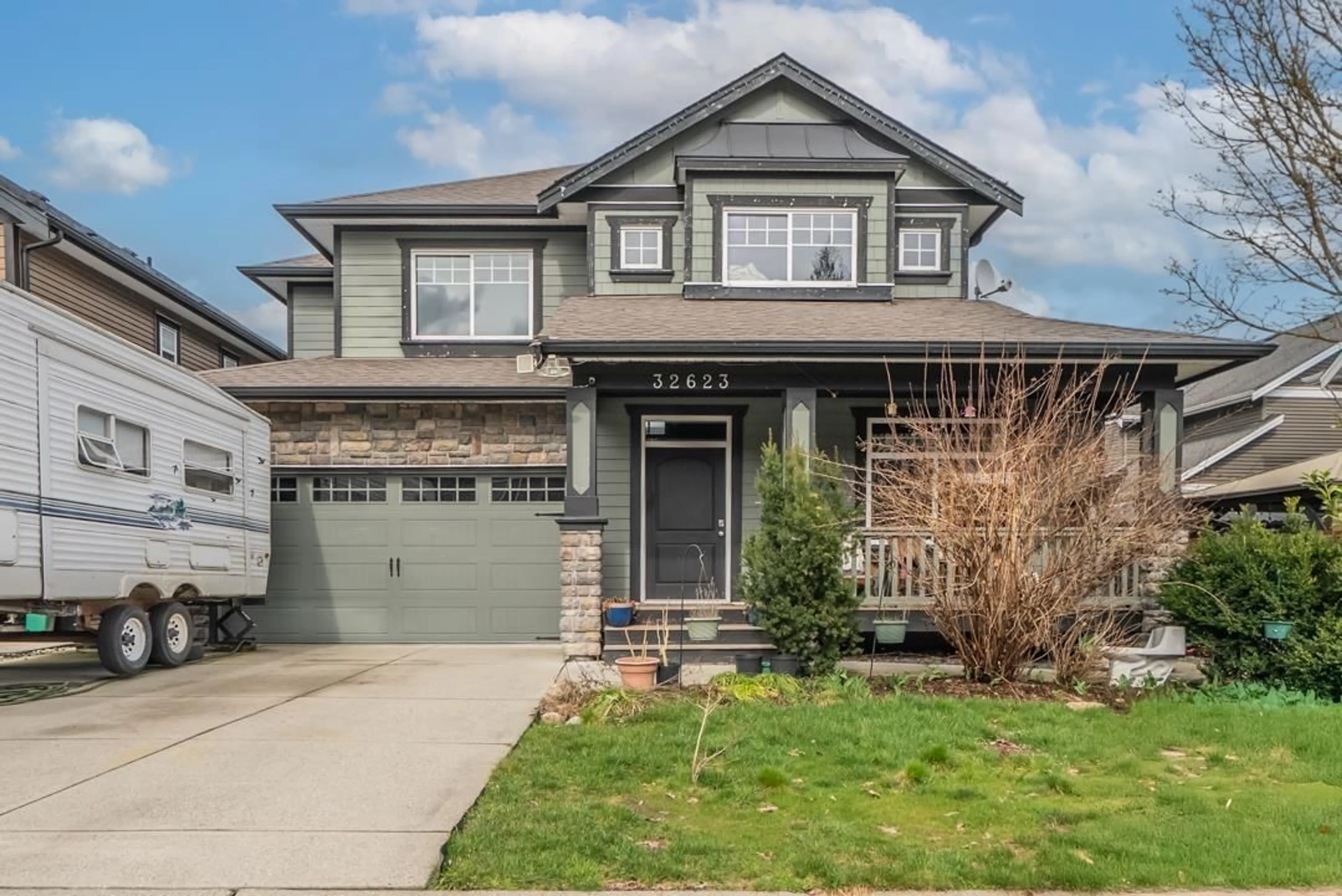 Home with vinyl exterior material, street for 32623 GREENE, Mission British Columbia V4S0A6