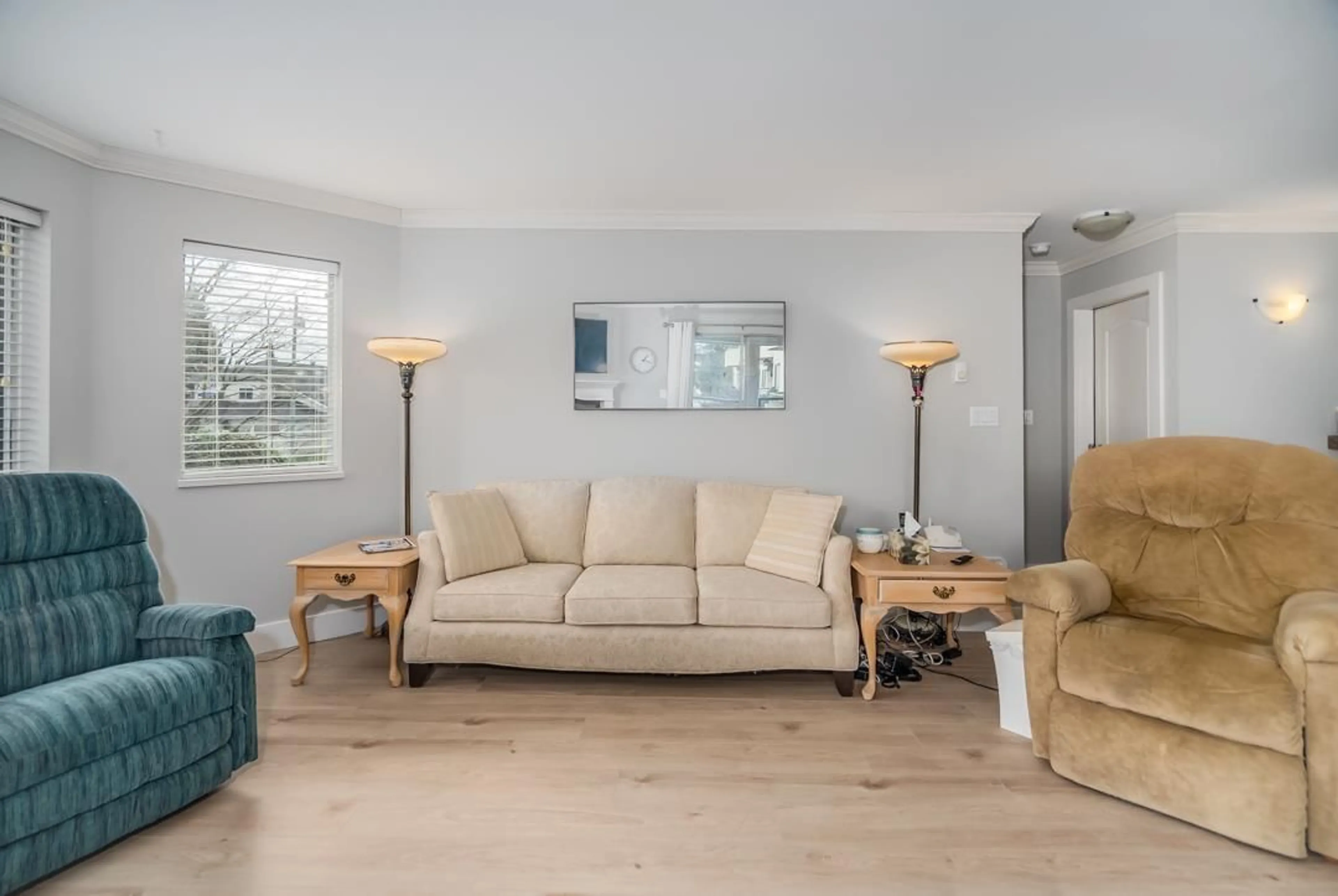 Living room with furniture, wood/laminate floor for 122 - 33175 OLD YALE, Abbotsford British Columbia V2S2J4