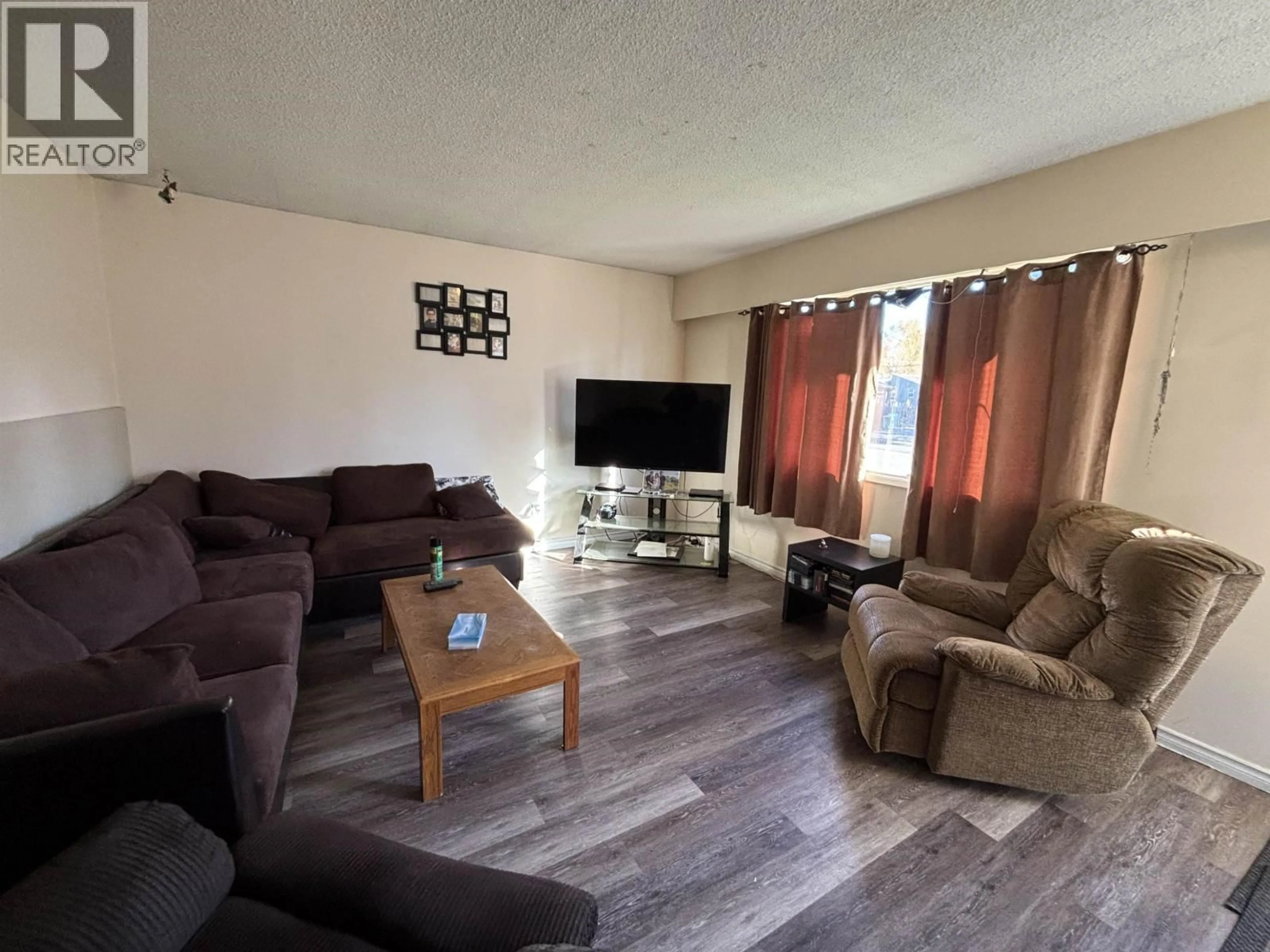 Living room with furniture, unknown for 2375 OAK STREET, Prince George British Columbia V2L2A3