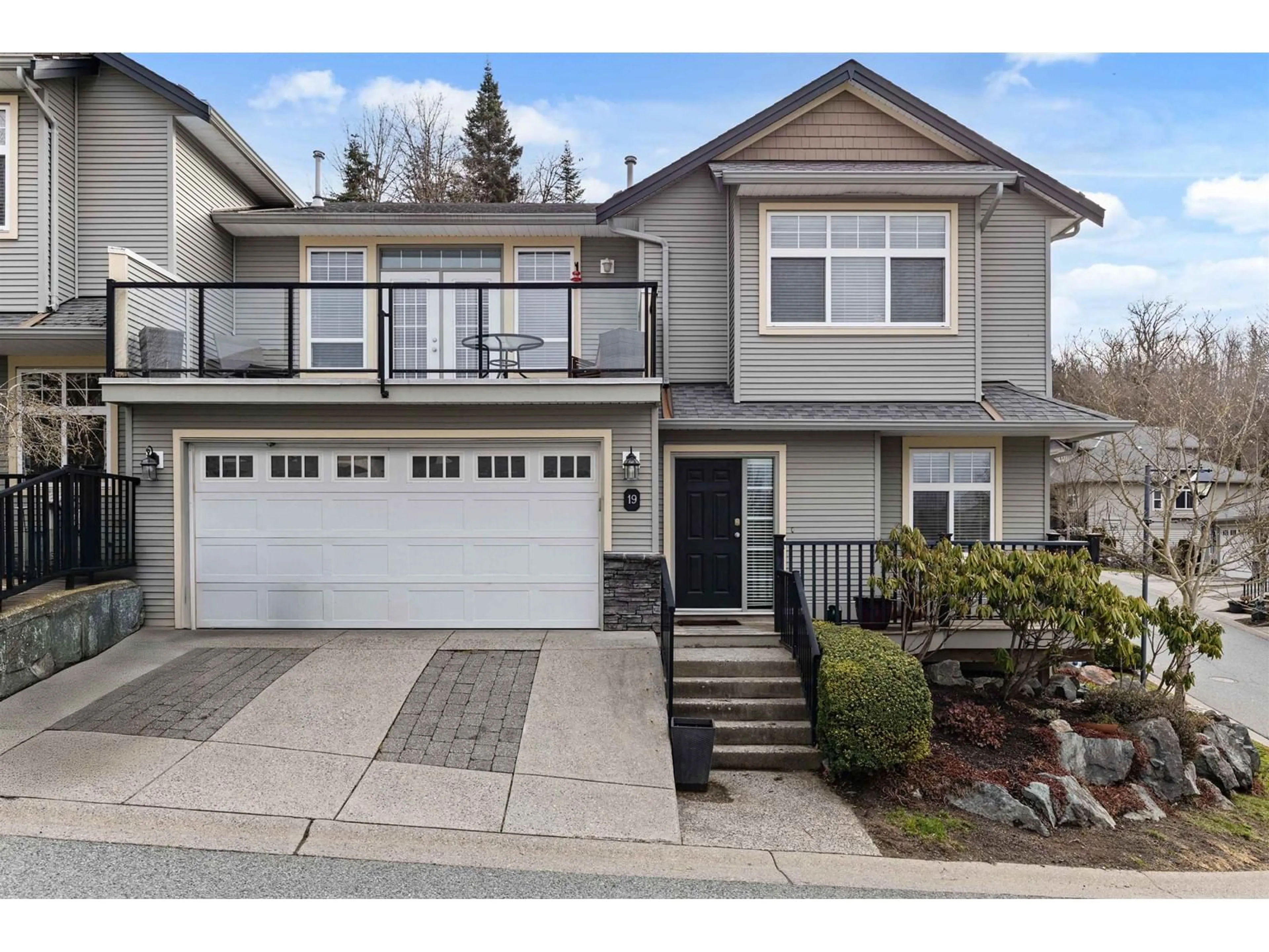 Home with vinyl exterior material, street for 19 - 36260 MCKEE, Abbotsford British Columbia V3G0A9
