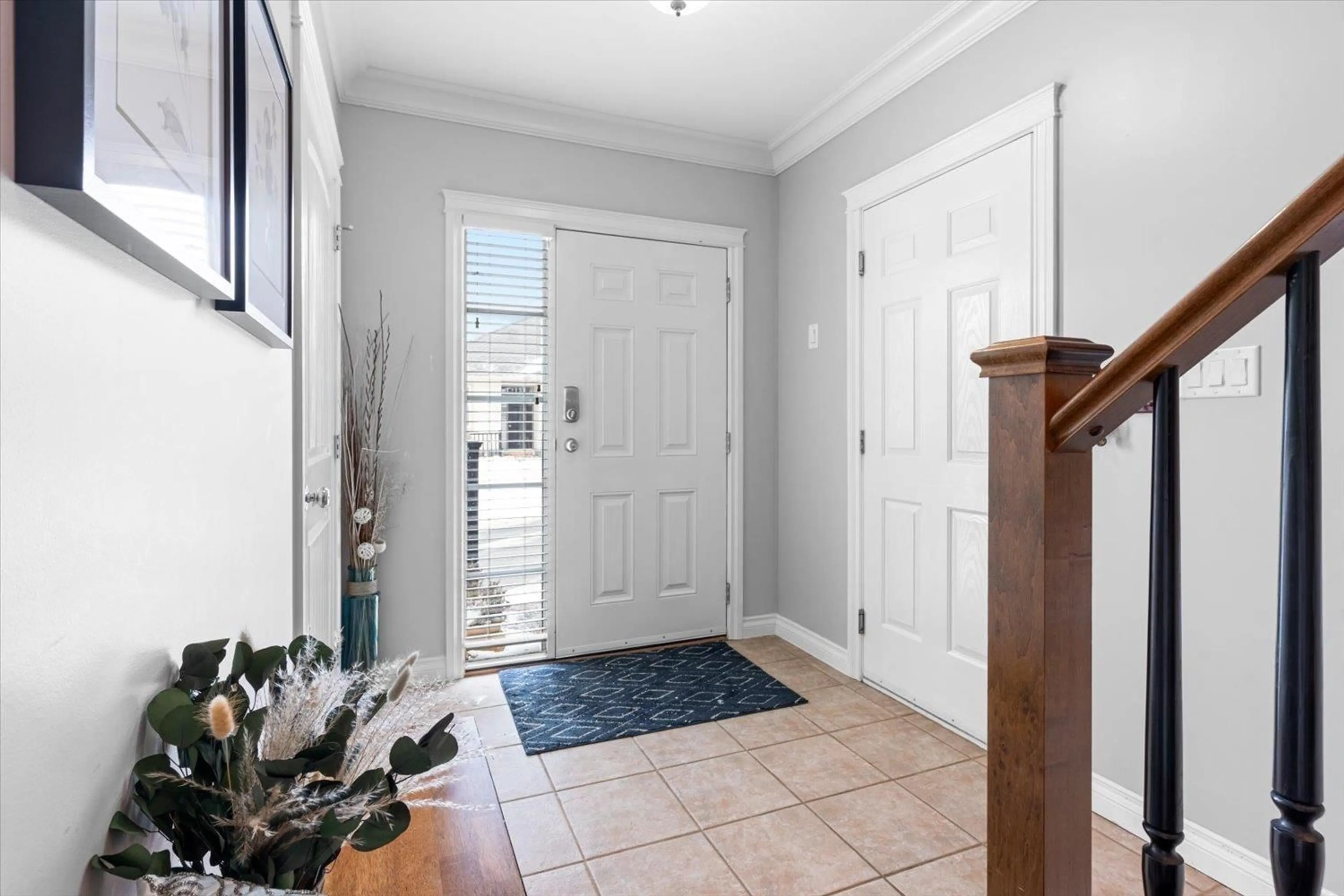Indoor entryway for 19 - 36260 MCKEE, Abbotsford British Columbia V3G0A9