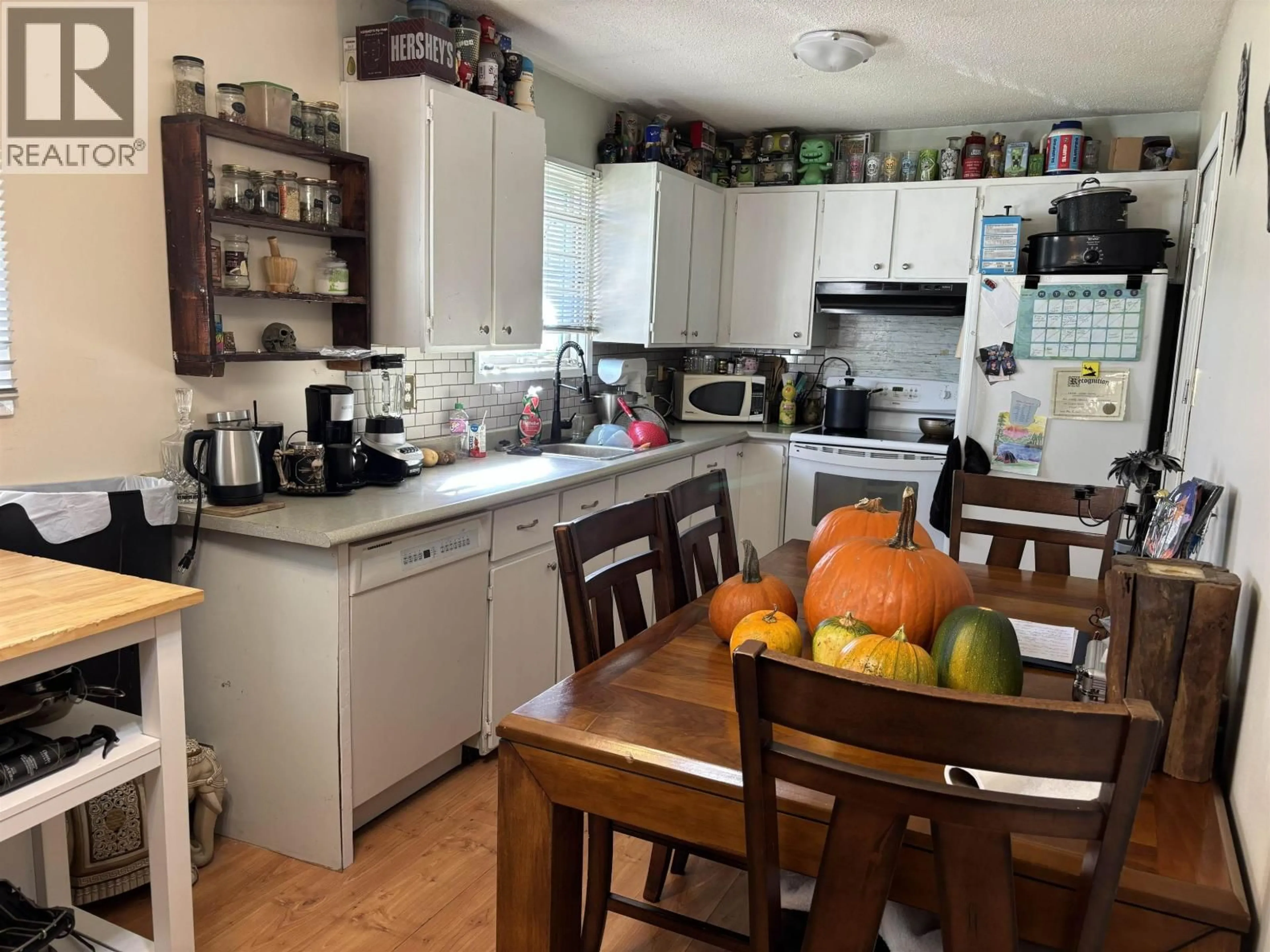 Open concept kitchen, unknown for 2365 OAK STREET, Prince George British Columbia V2L2A2