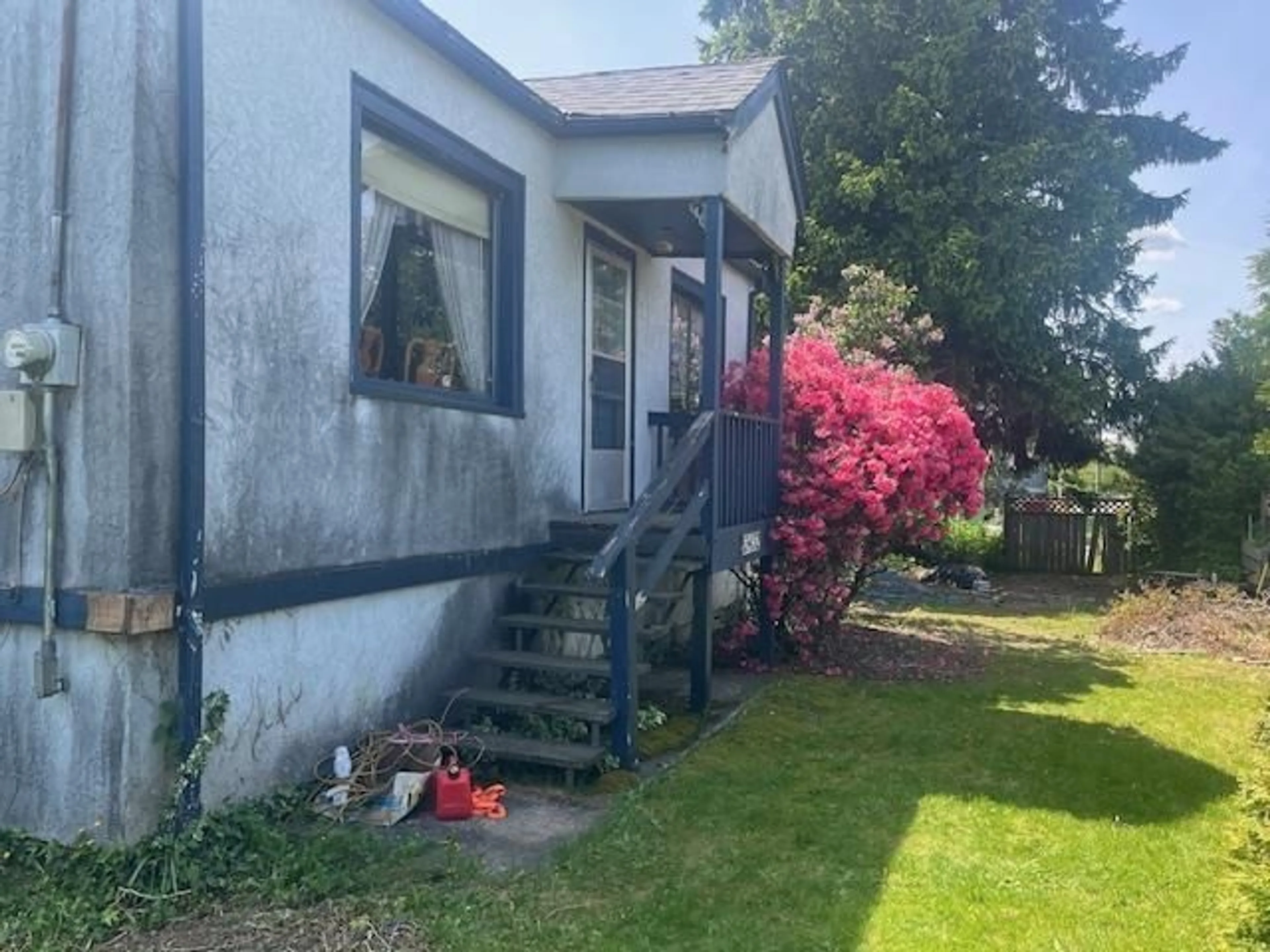 A pic from outside/outdoor area/front of a property/back of a property/a pic from drone, street for 33432 7, Mission British Columbia V2V2E5