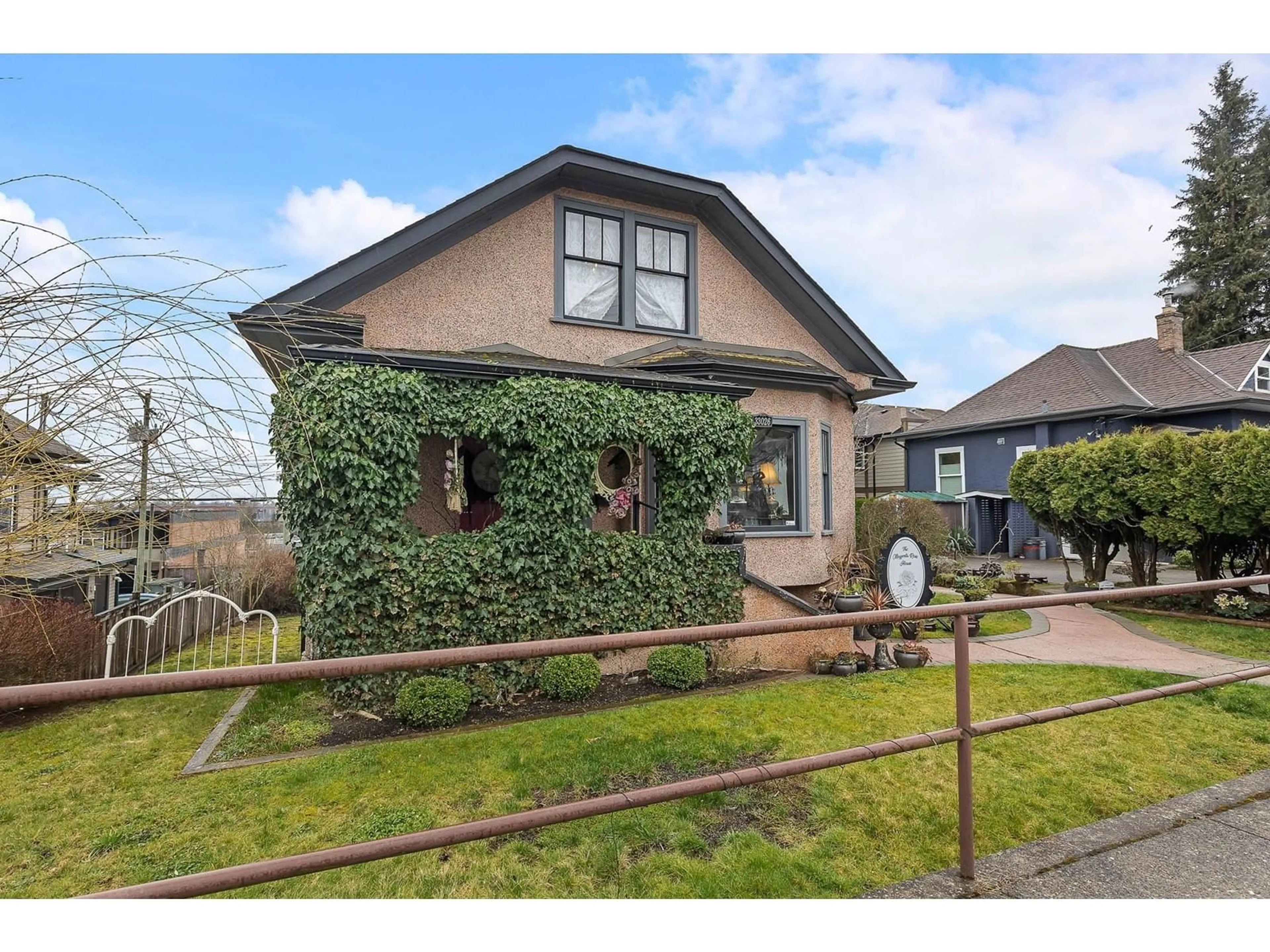Home with brick exterior material, street for 33026 2ND, Mission British Columbia V2V1J8