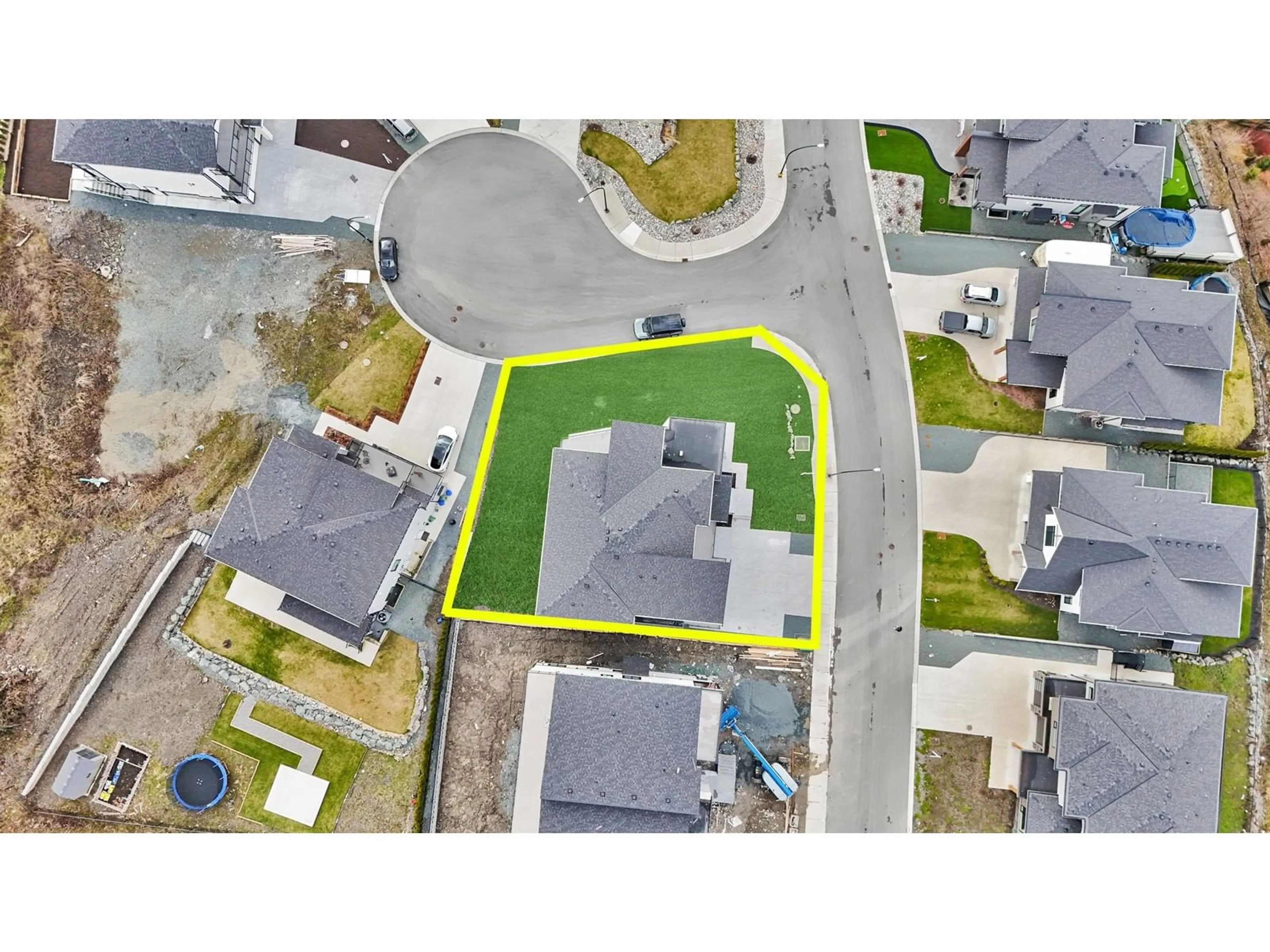 A pic from outside/outdoor area/front of a property/back of a property/a pic from drone, street for 8486 LILY PLACE, Chilliwack British Columbia V4Z0E5