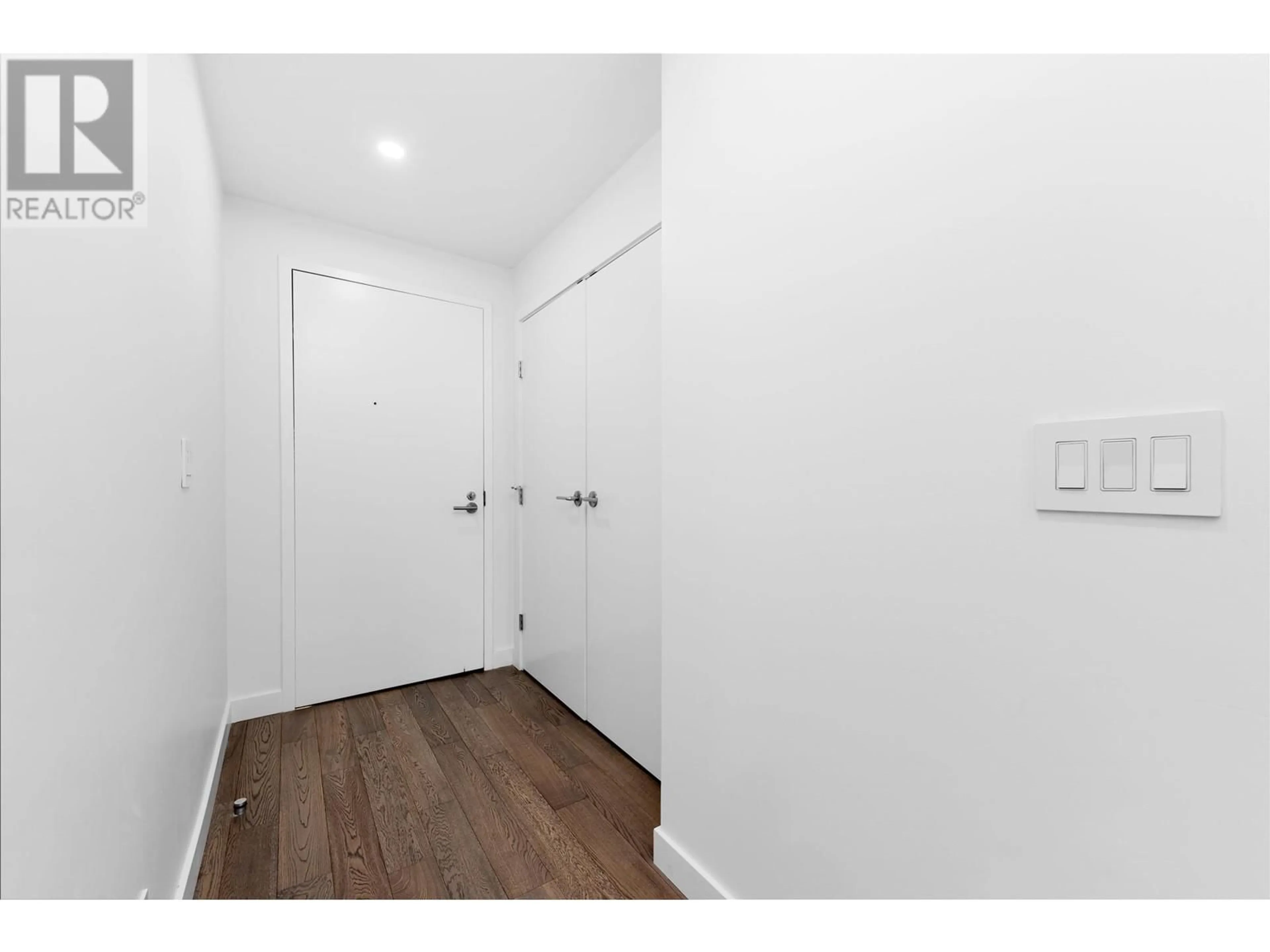 Indoor entryway for 3209 - 1480 HOWE STREET, Vancouver British Columbia V6Z0G5