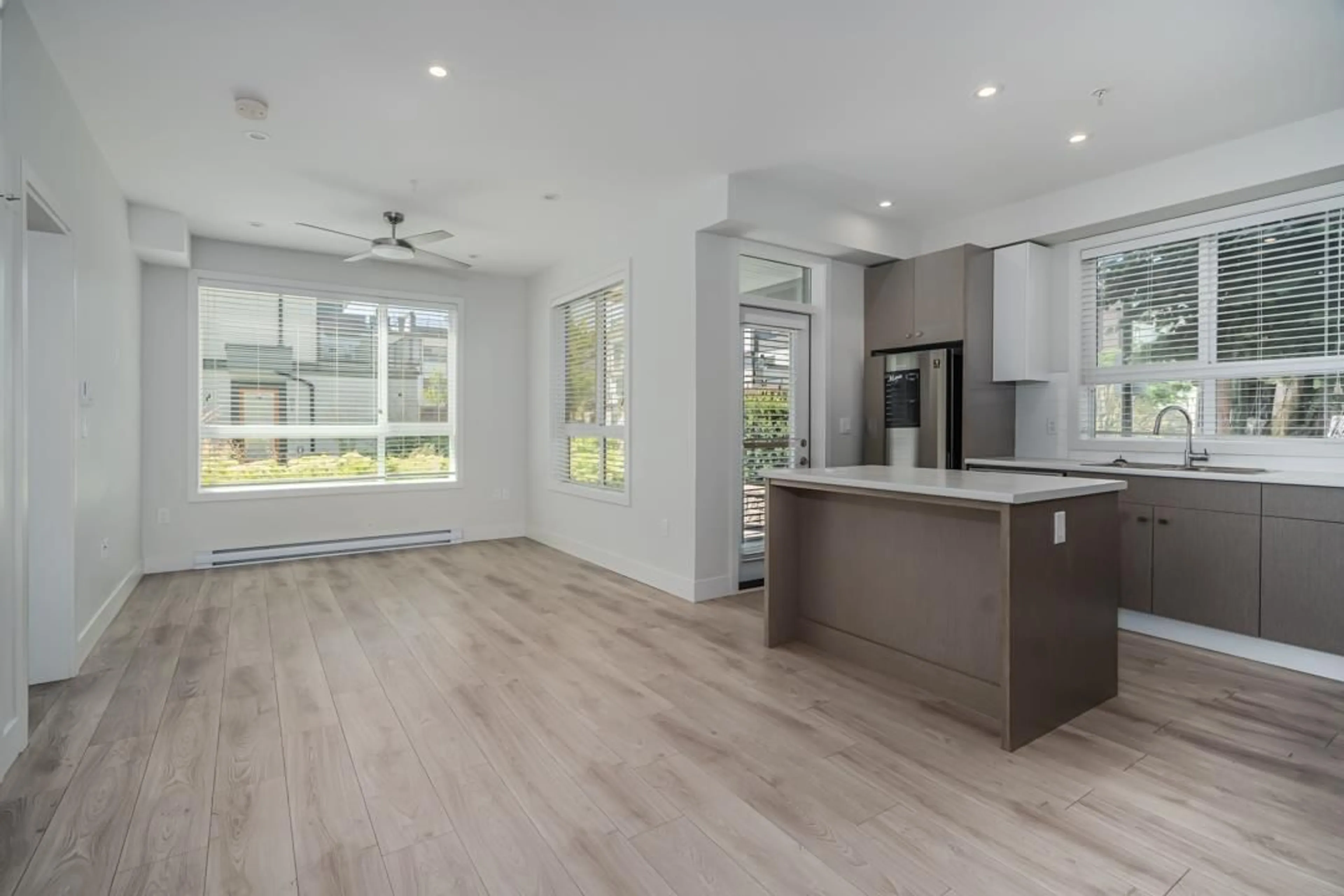 Open concept kitchen, unknown for 112 - 1516 MCCALLUM, Abbotsford British Columbia V2S0L9
