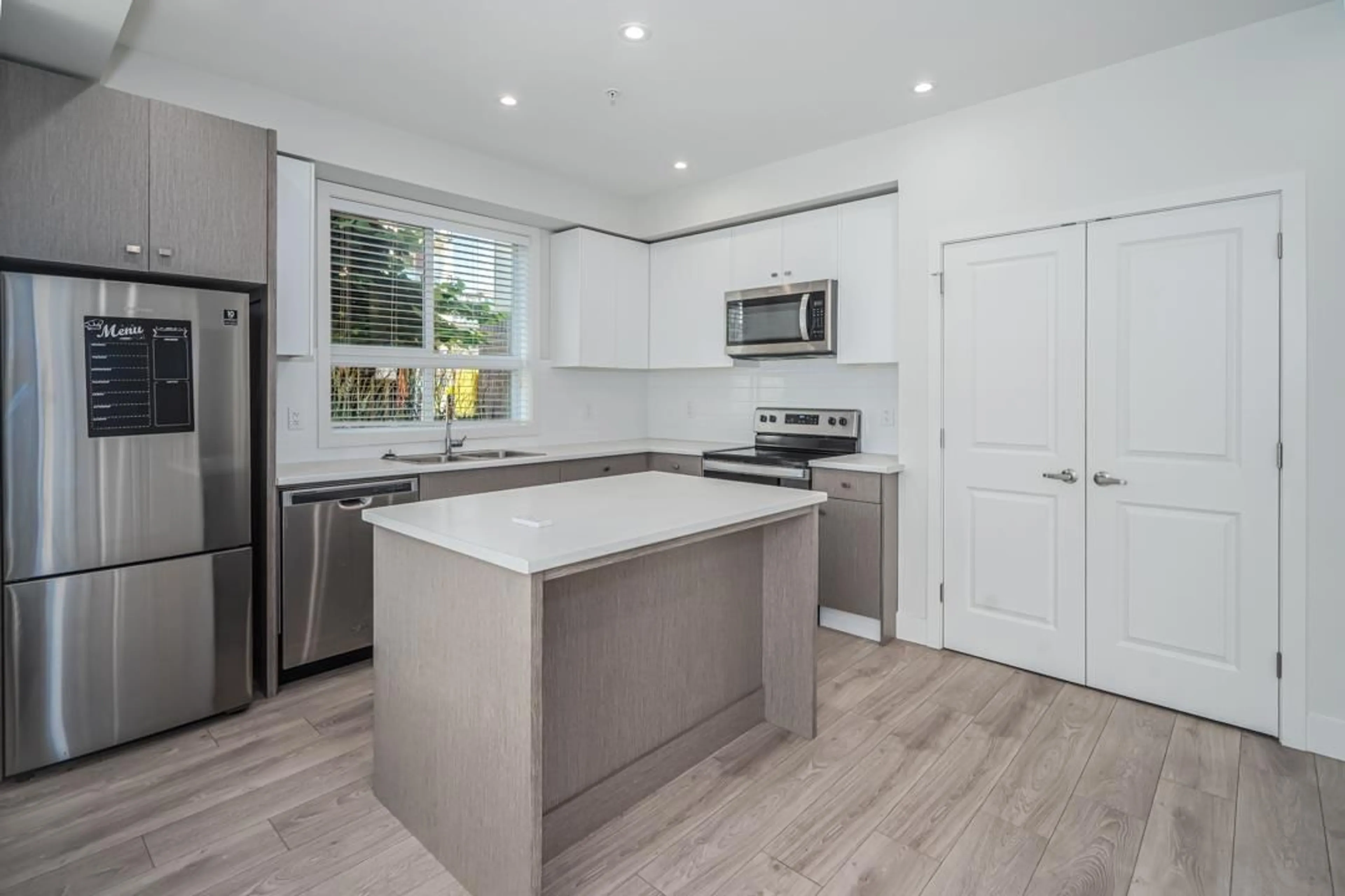 Open concept kitchen, unknown for 112 1516 MCCALLUM ROAD, Abbotsford British Columbia V2S0L9