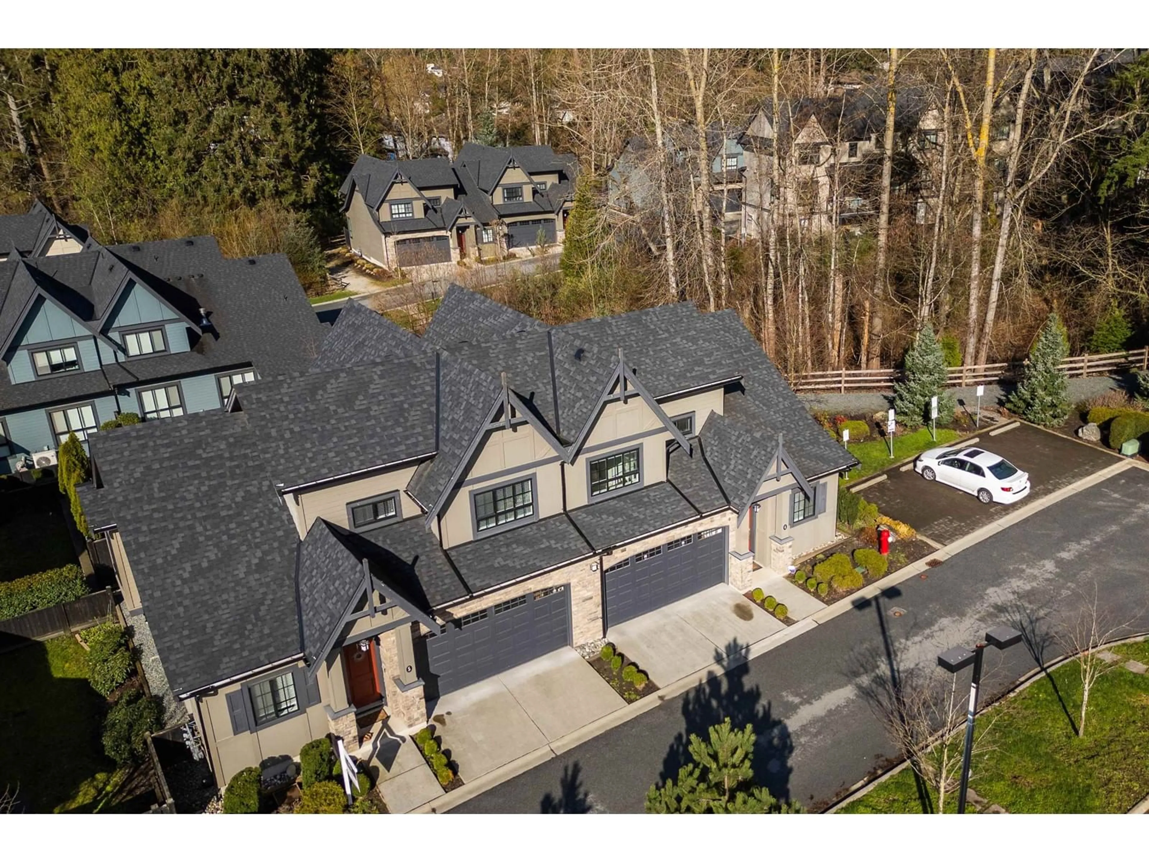 A pic from outside/outdoor area/front of a property/back of a property/a pic from drone, street for 4 - 7979 152, Surrey British Columbia V3S7S7