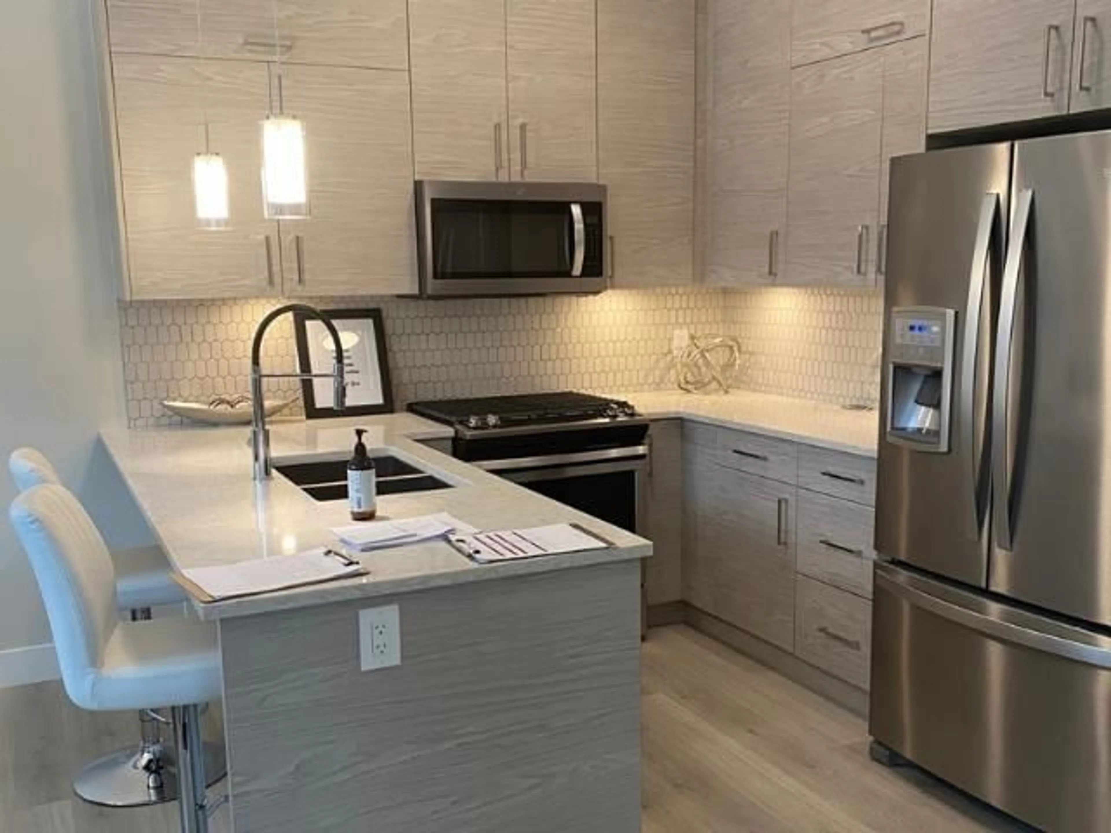 Contemporary kitchen, ceramic/tile floor for 306 - 2120 GLADWIN, Abbotsford British Columbia V2S0L7
