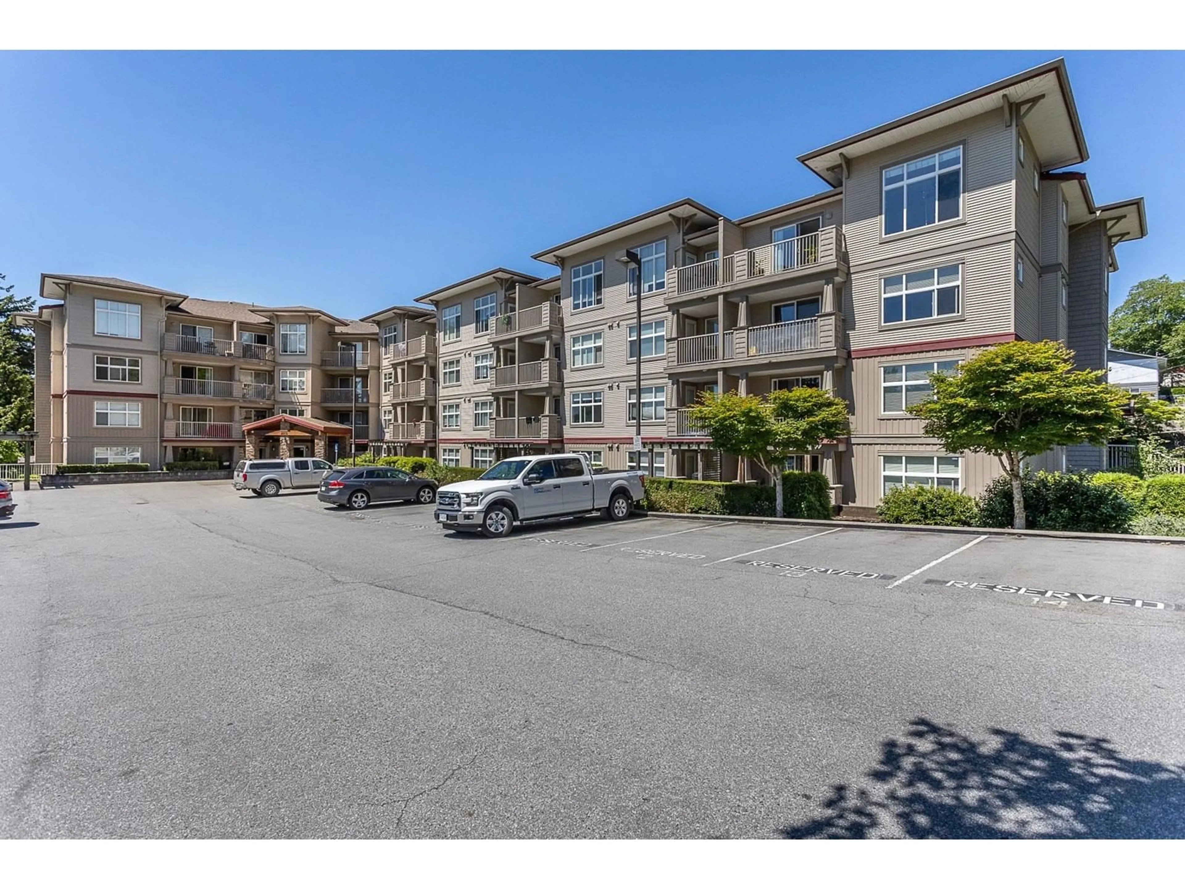 A pic from outside/outdoor area/front of a property/back of a property/a pic from drone, unknown for 105 - 2515 PARK, Abbotsford British Columbia V2S0B2
