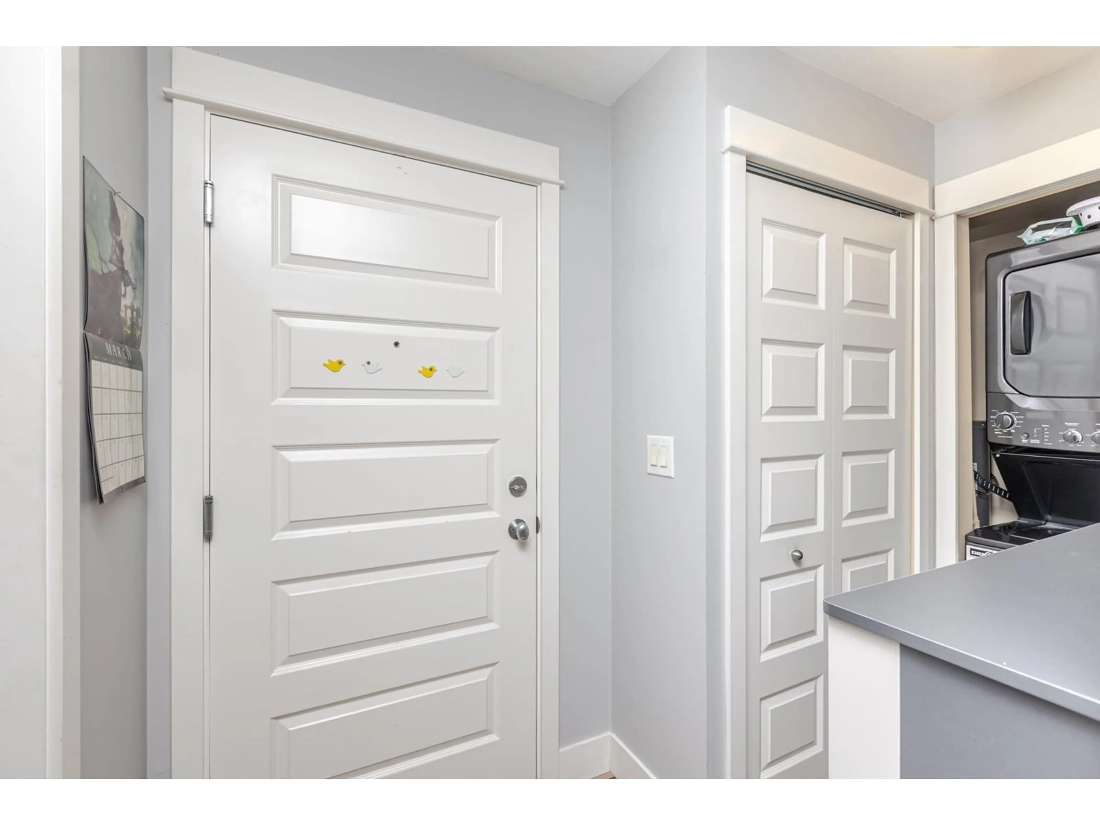 Indoor entryway for 105 - 2515 PARK, Abbotsford British Columbia V2S0B2
