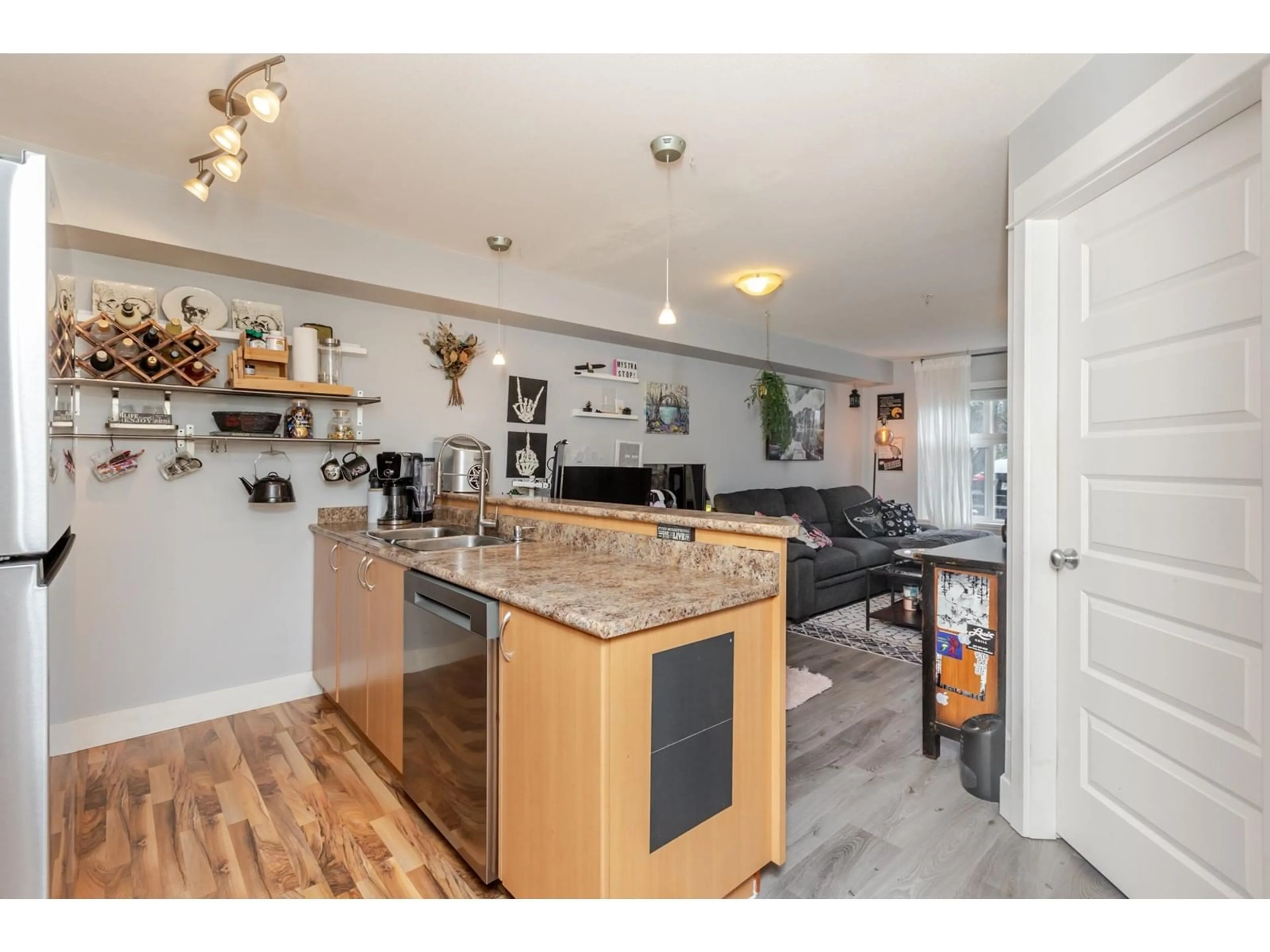 Open concept kitchen, unknown for 105 - 2515 PARK, Abbotsford British Columbia V2S0B2
