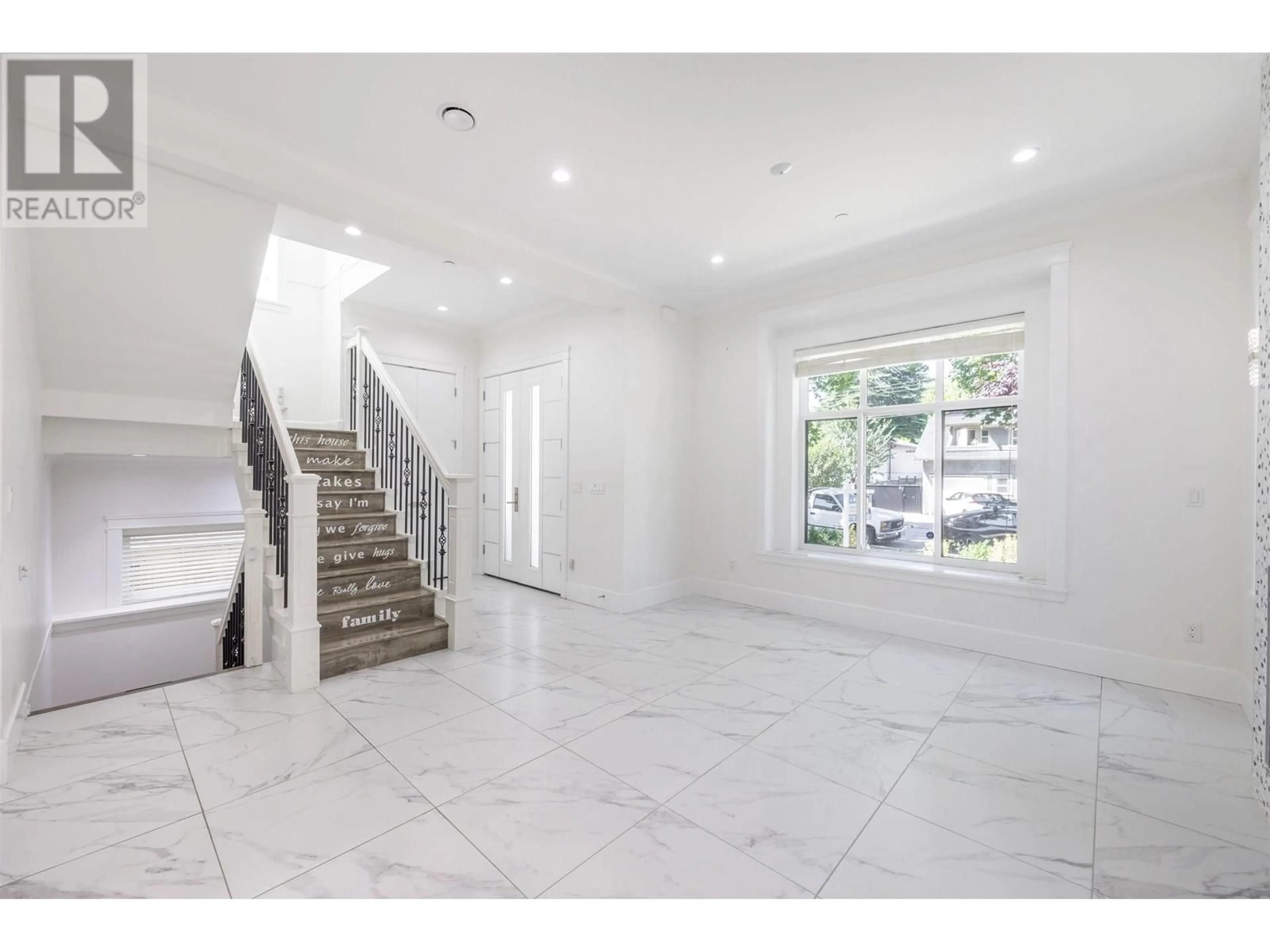 Indoor foyer for 172 ONTARIO PLACE, Vancouver British Columbia V5W1S2