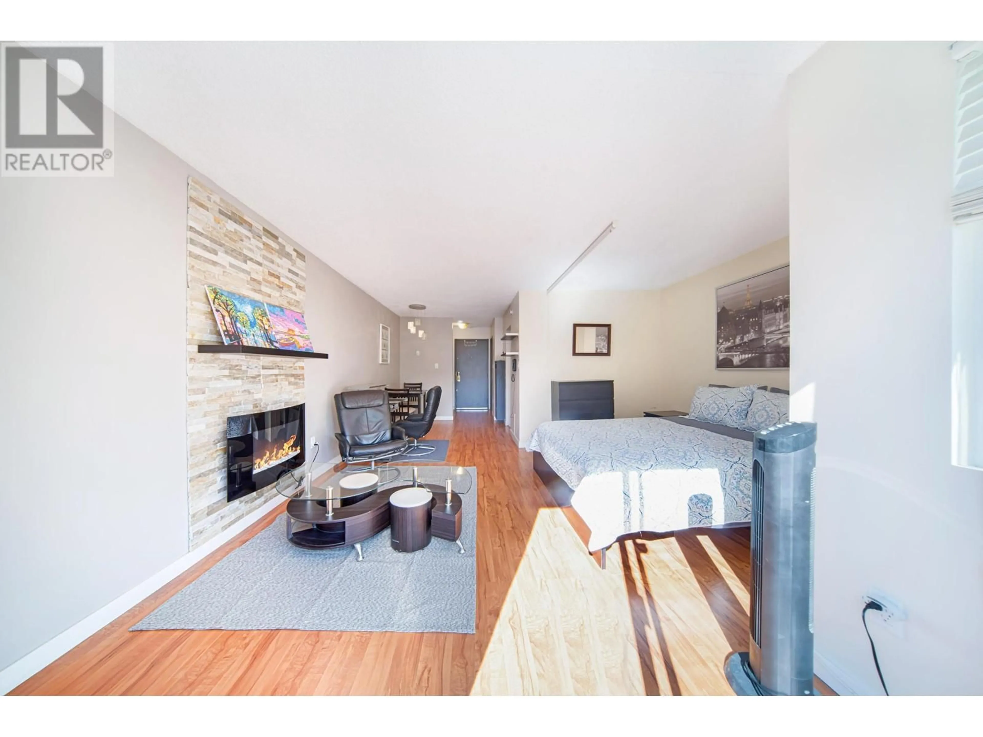 Living room with furniture, wood/laminate floor for 313 - 830 7TH AVENUE, Vancouver British Columbia V5T4J2