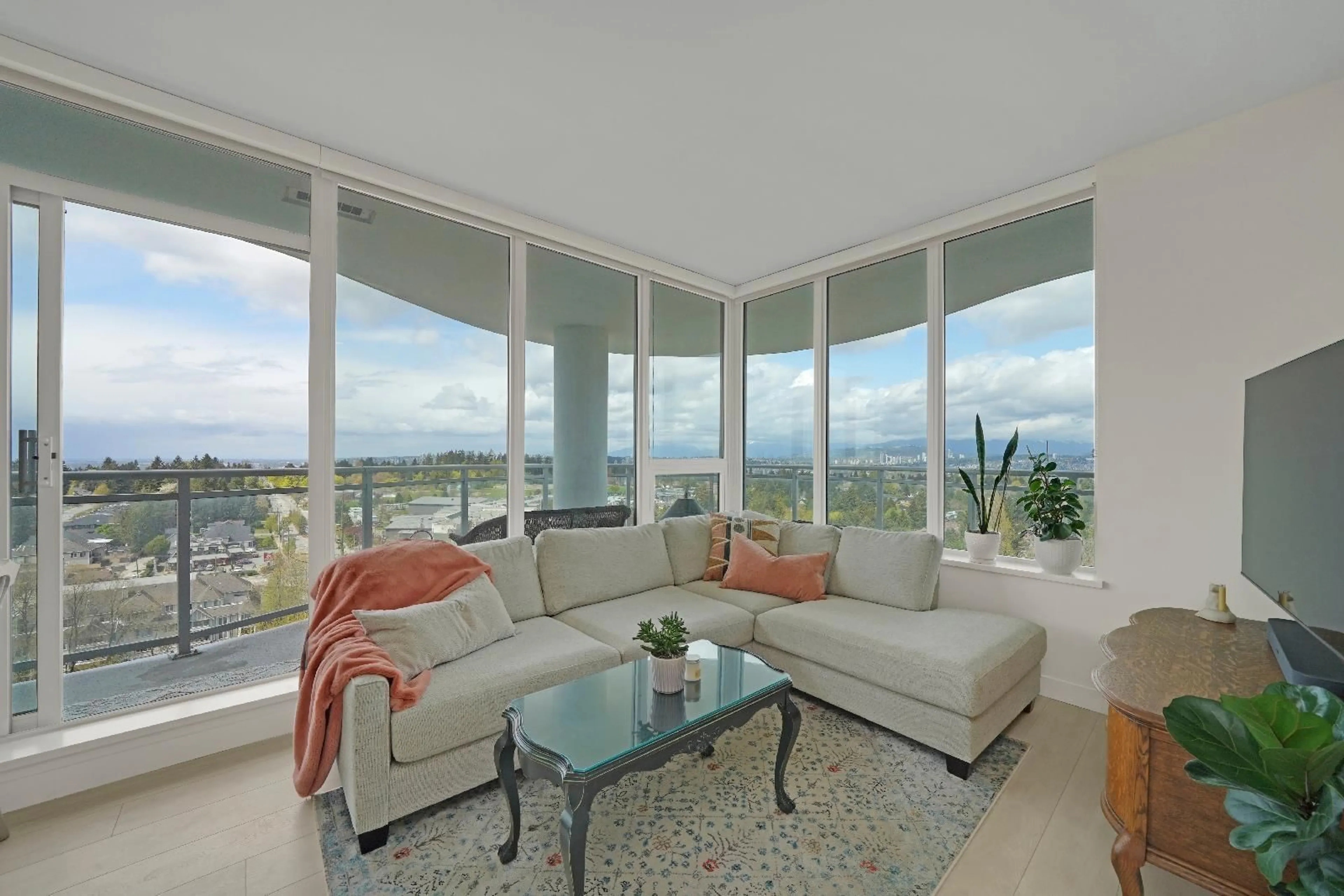 Living room with furniture, unknown for 1501 - 13318 104, Surrey British Columbia V3T0R2