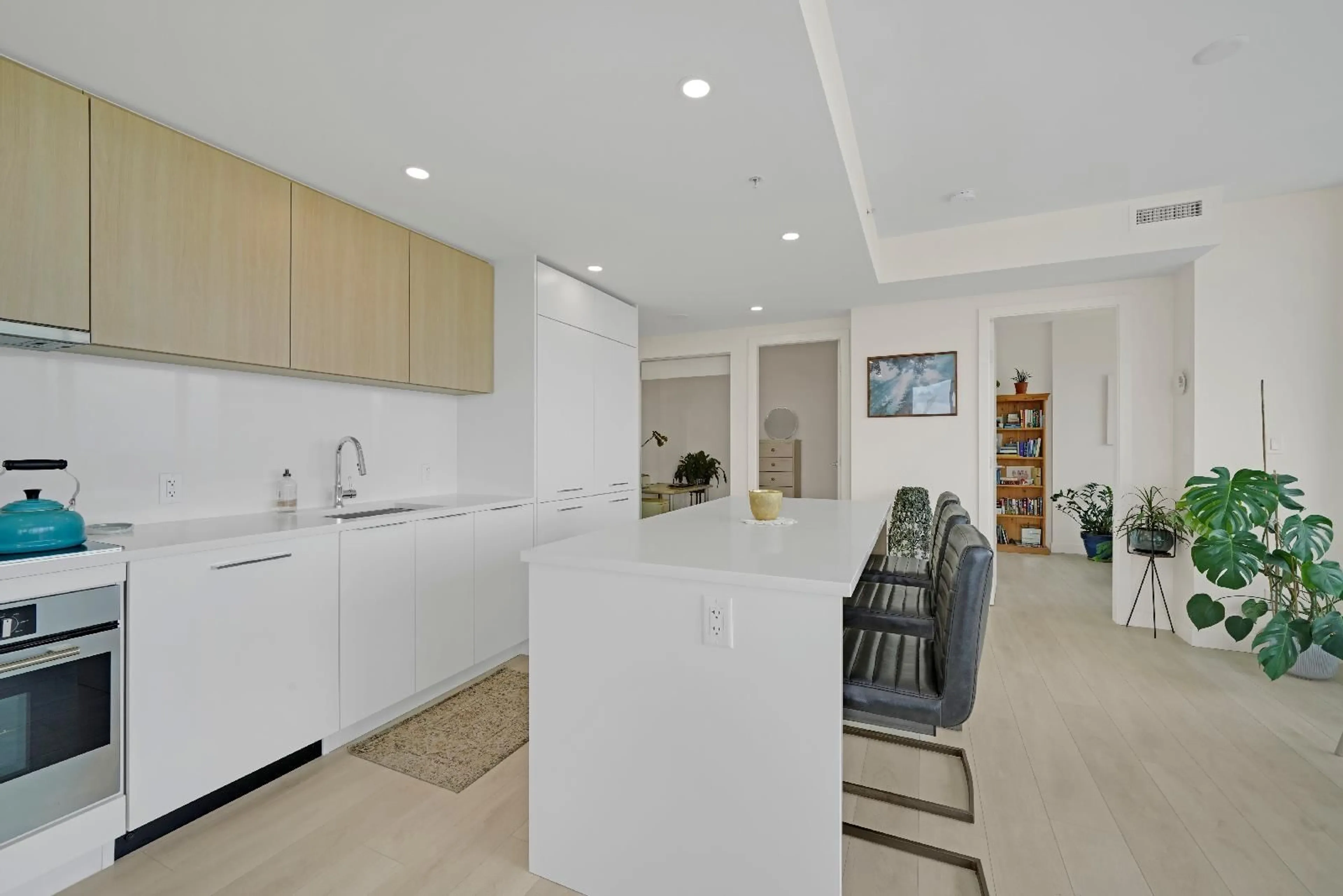 Open concept kitchen, ceramic/tile floor for 1501 - 13318 104, Surrey British Columbia V3T0R2