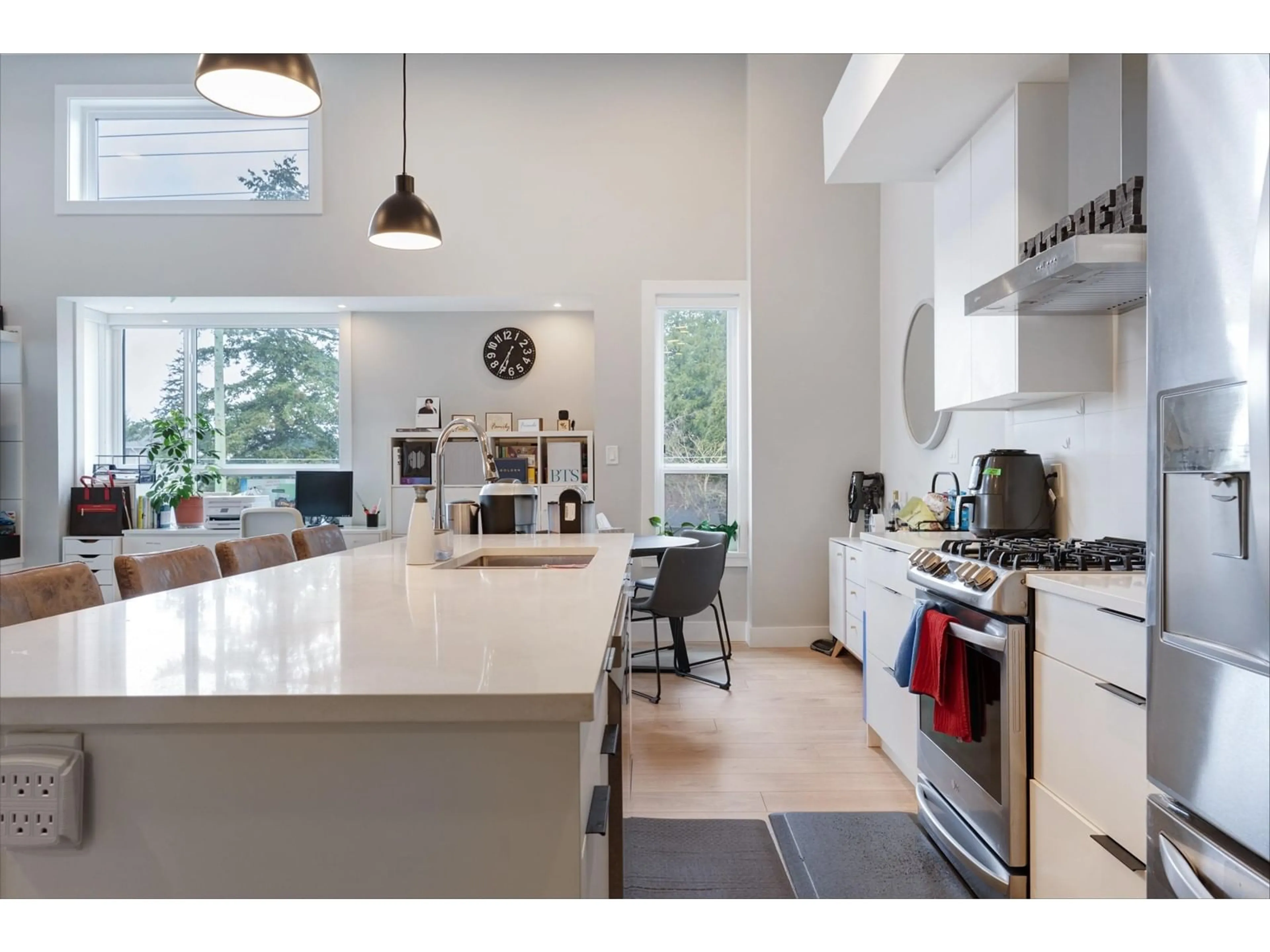 Open concept kitchen, ceramic/tile floor for 312 - 14818 60, Surrey British Columbia V3S0B5