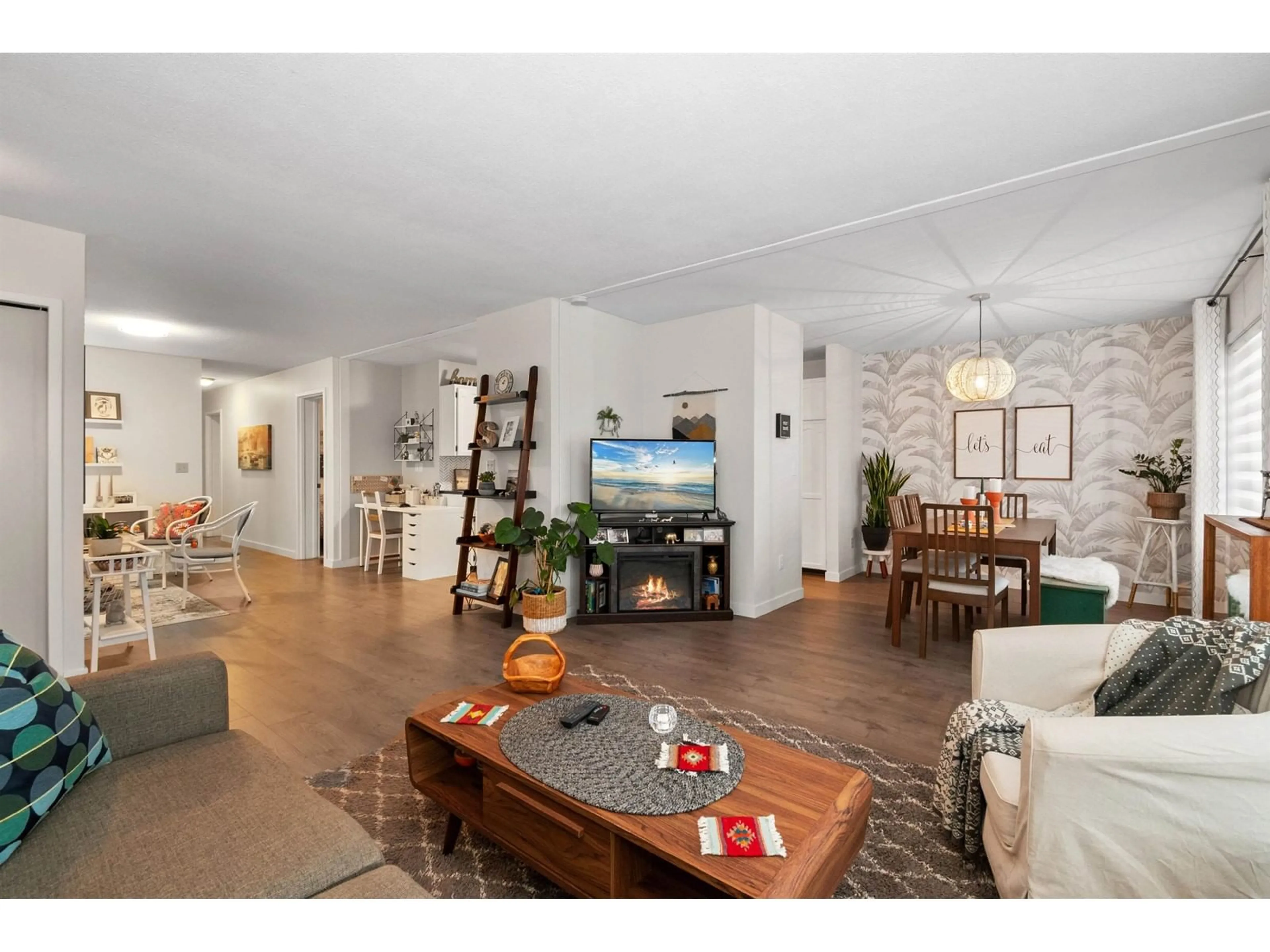 Living room with furniture, wood/laminate floor for 101 - 9055 ASHWELL ROAD, Chilliwack British Columbia V2P7S6