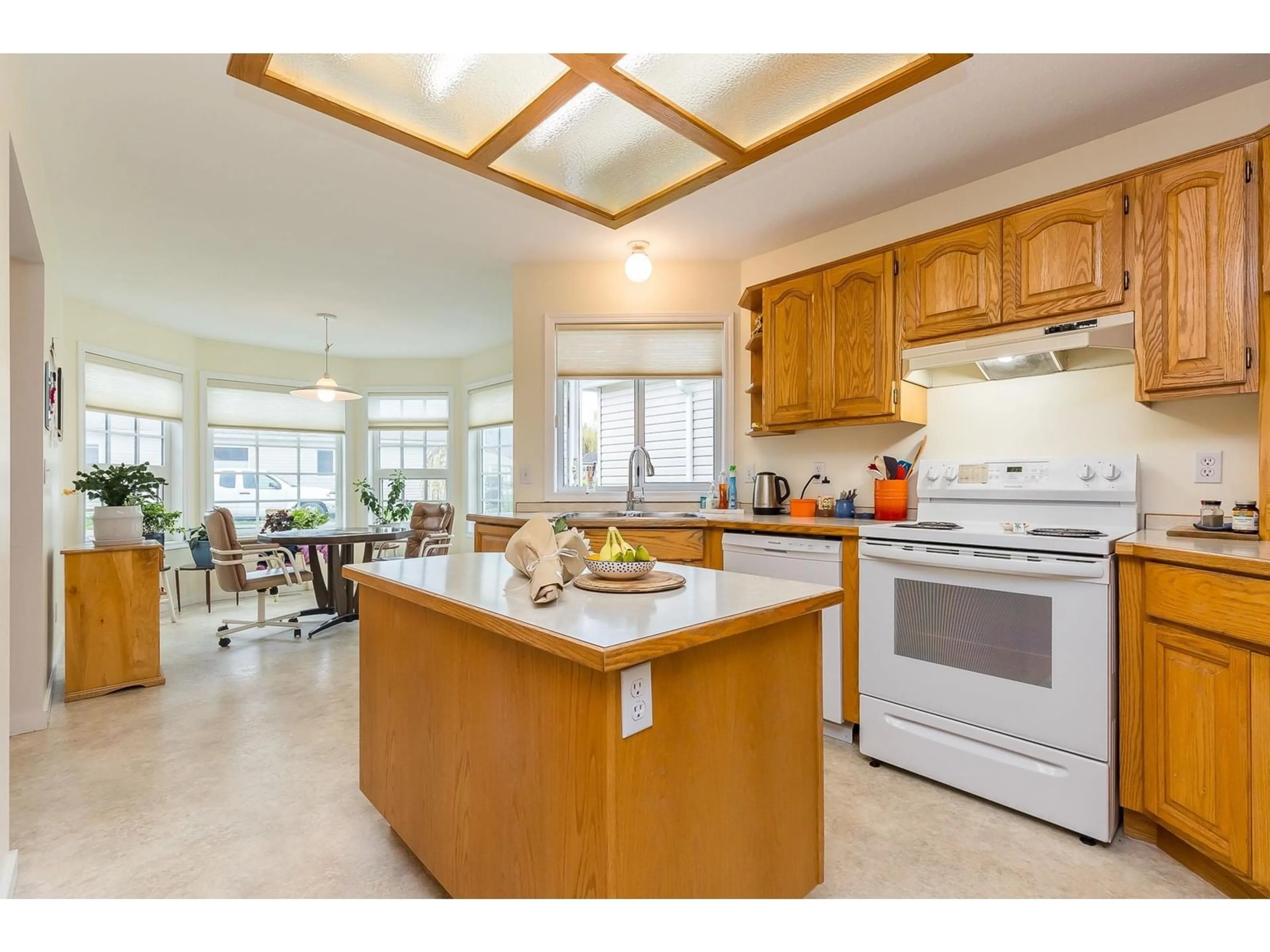Open concept kitchen, ceramic/tile floor for 25 - 8500 YOUNG ROAD, Chilliwack British Columbia V2P4P1