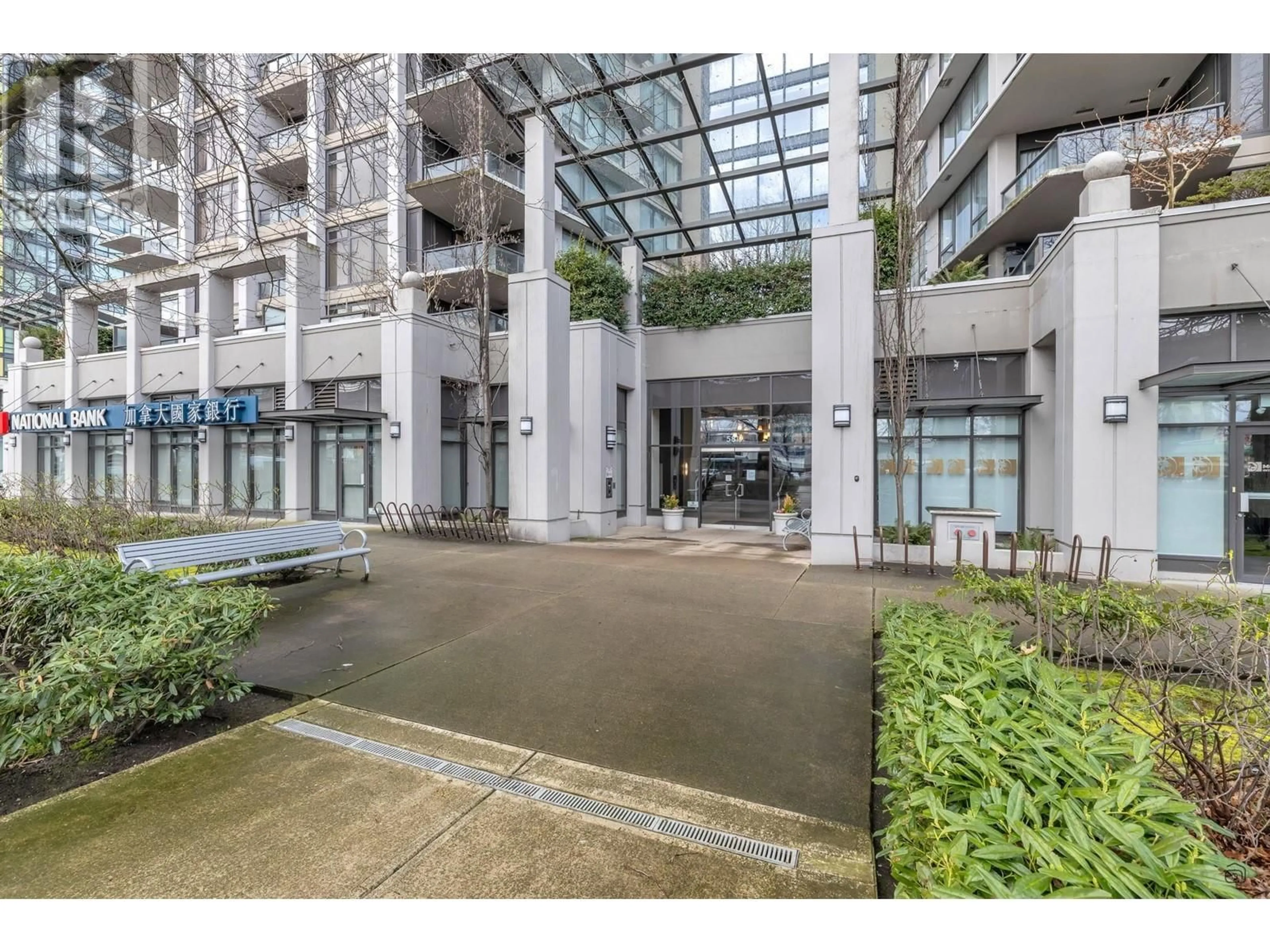 Indoor foyer for 813 5811 NO. 3 ROAD, Richmond British Columbia V6X4L7
