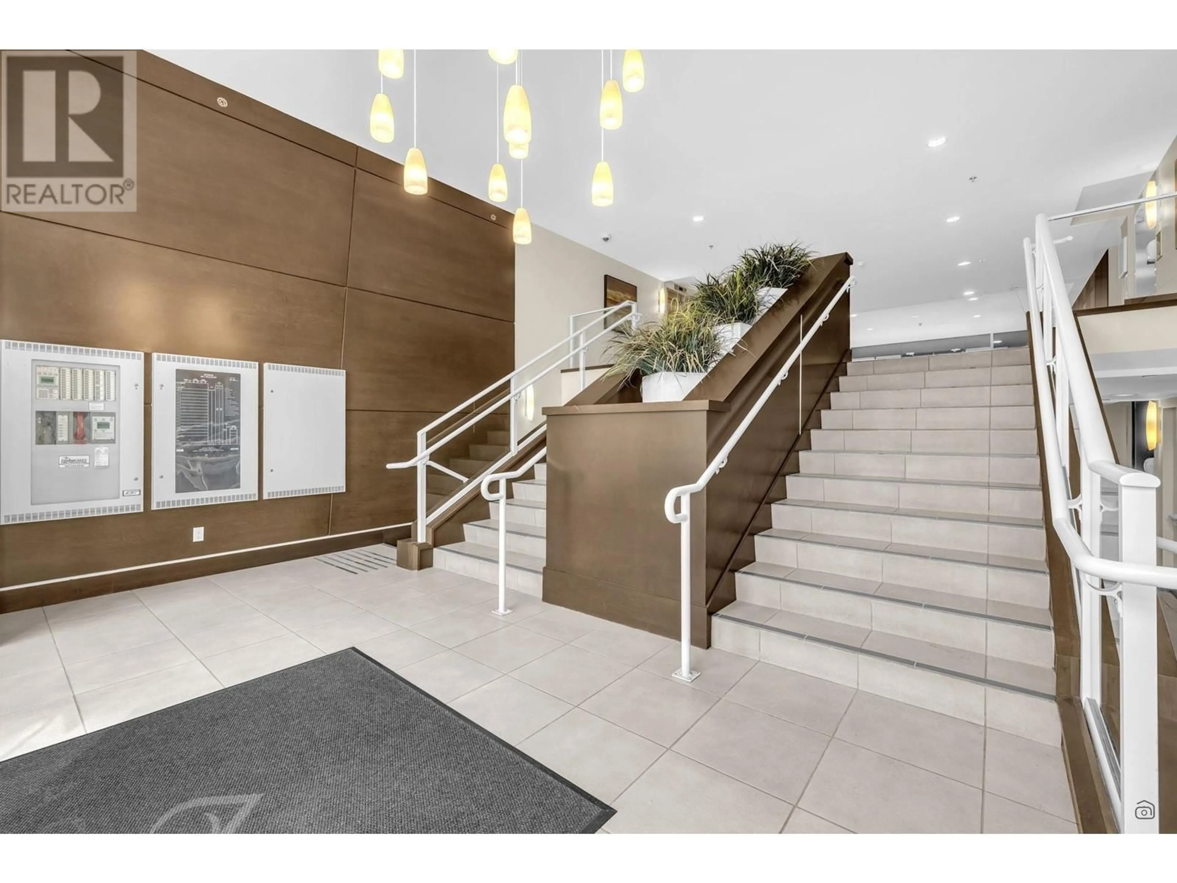 Indoor foyer for 813 5811 NO. 3 ROAD, Richmond British Columbia V6X4L7